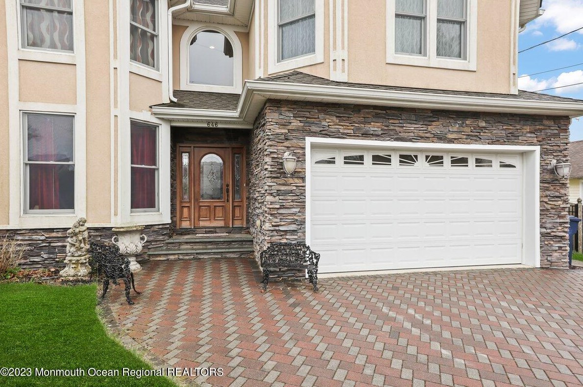 646 Compass Ave, Beachwood, NJ 08722