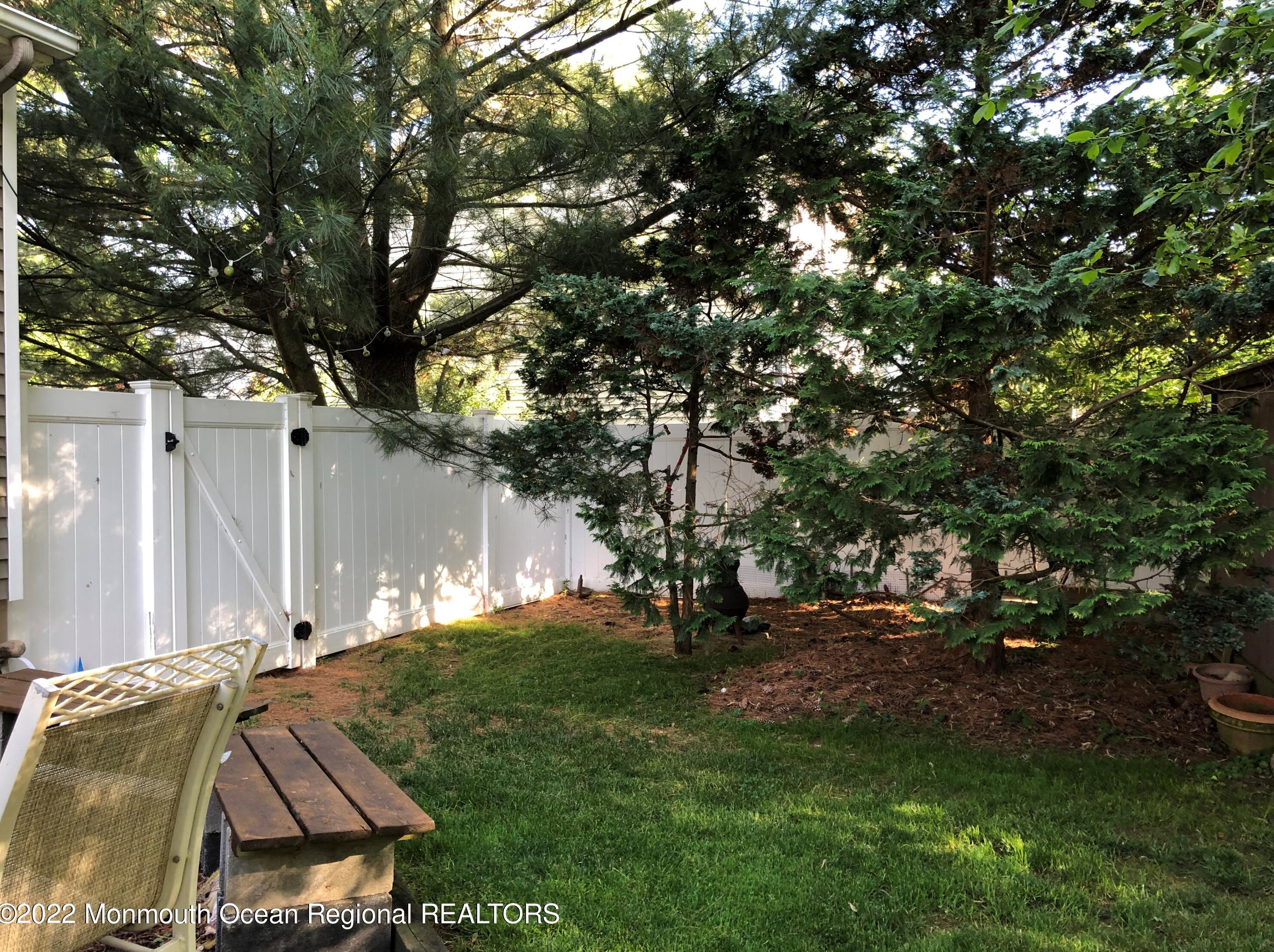 1703 Melville St, Oakhurst NJ 07755-2915 exterior