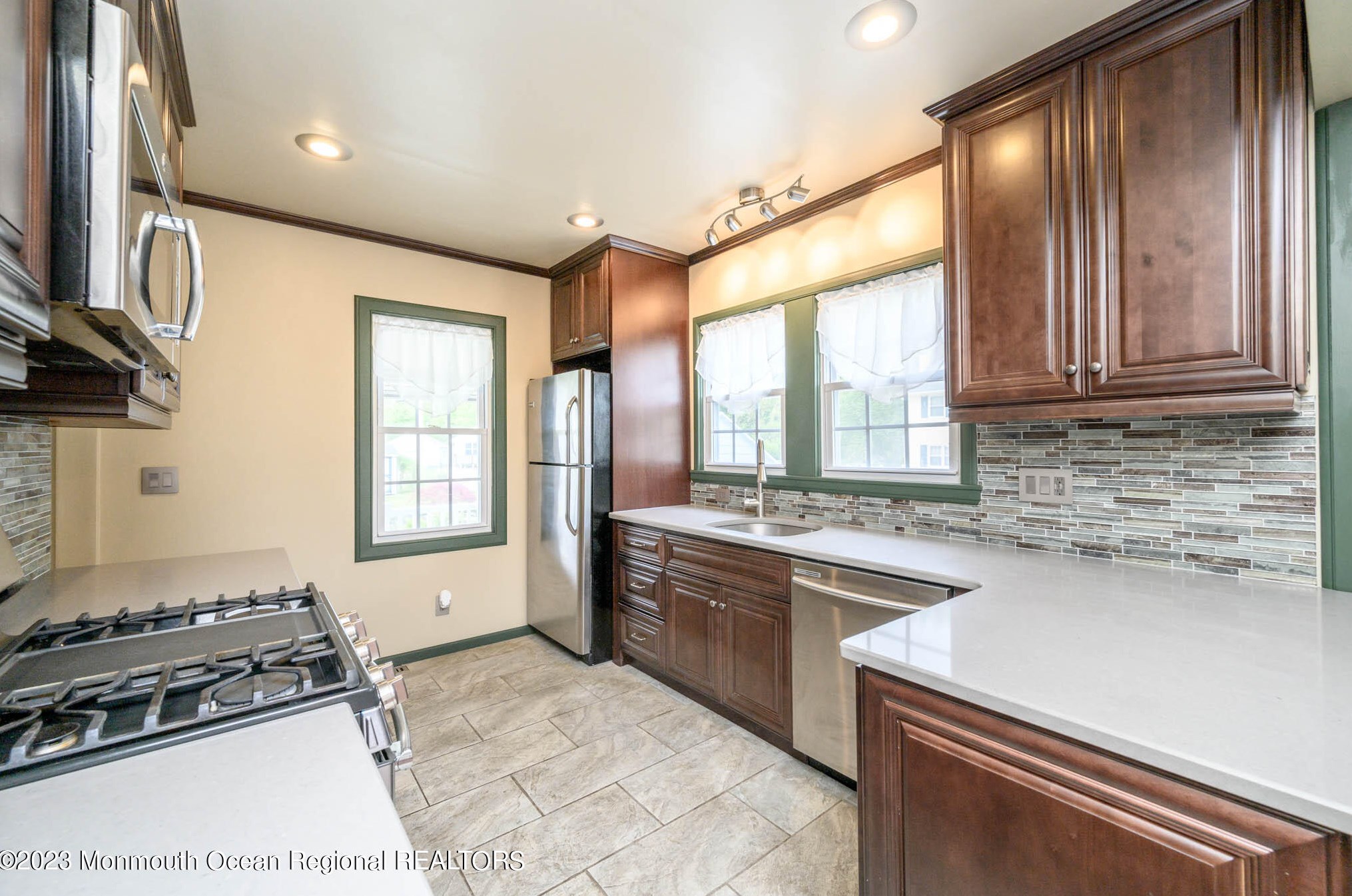 15 Dunlap Ave, Pennsville NJ  08070-1148 exterior