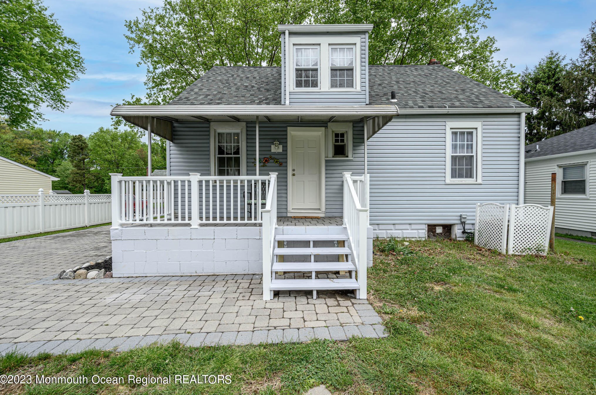 15 Dunlap Ave, Pennsville NJ  08070-1148 exterior