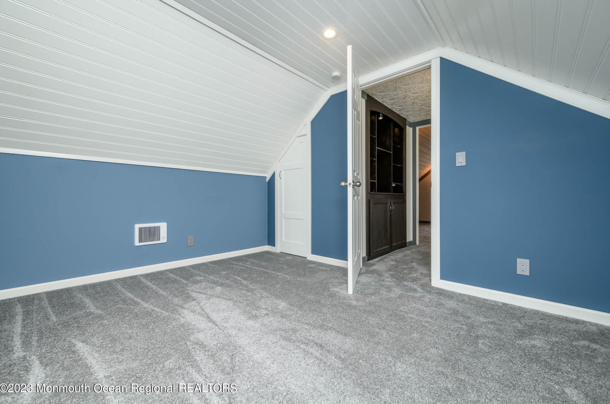 15 Dunlap Ave, Pennsville NJ  08070-1148 exterior