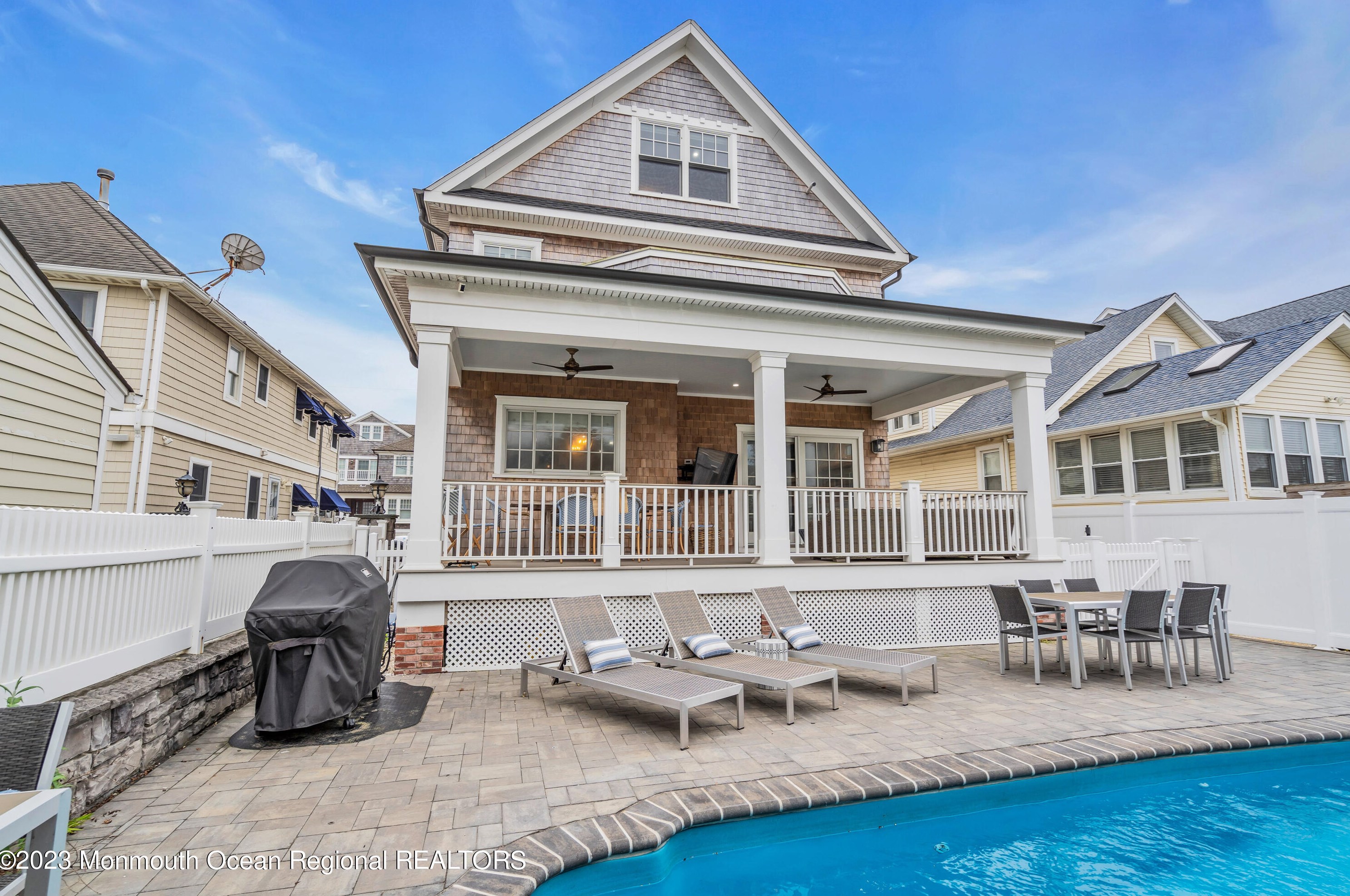 32 3rd Ave, Lavallette, NJ 08735