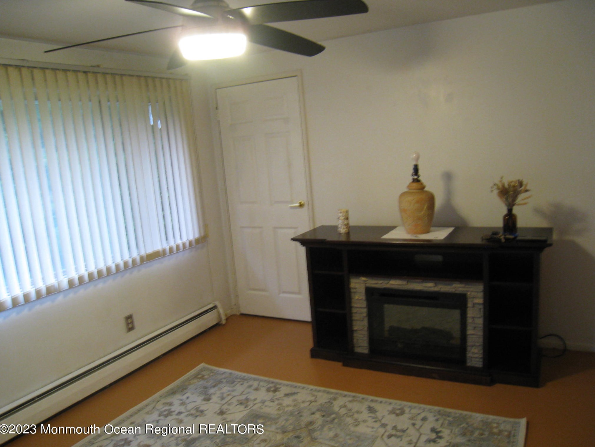 3 Falcon St #c, Lakehurst, NJ 08759