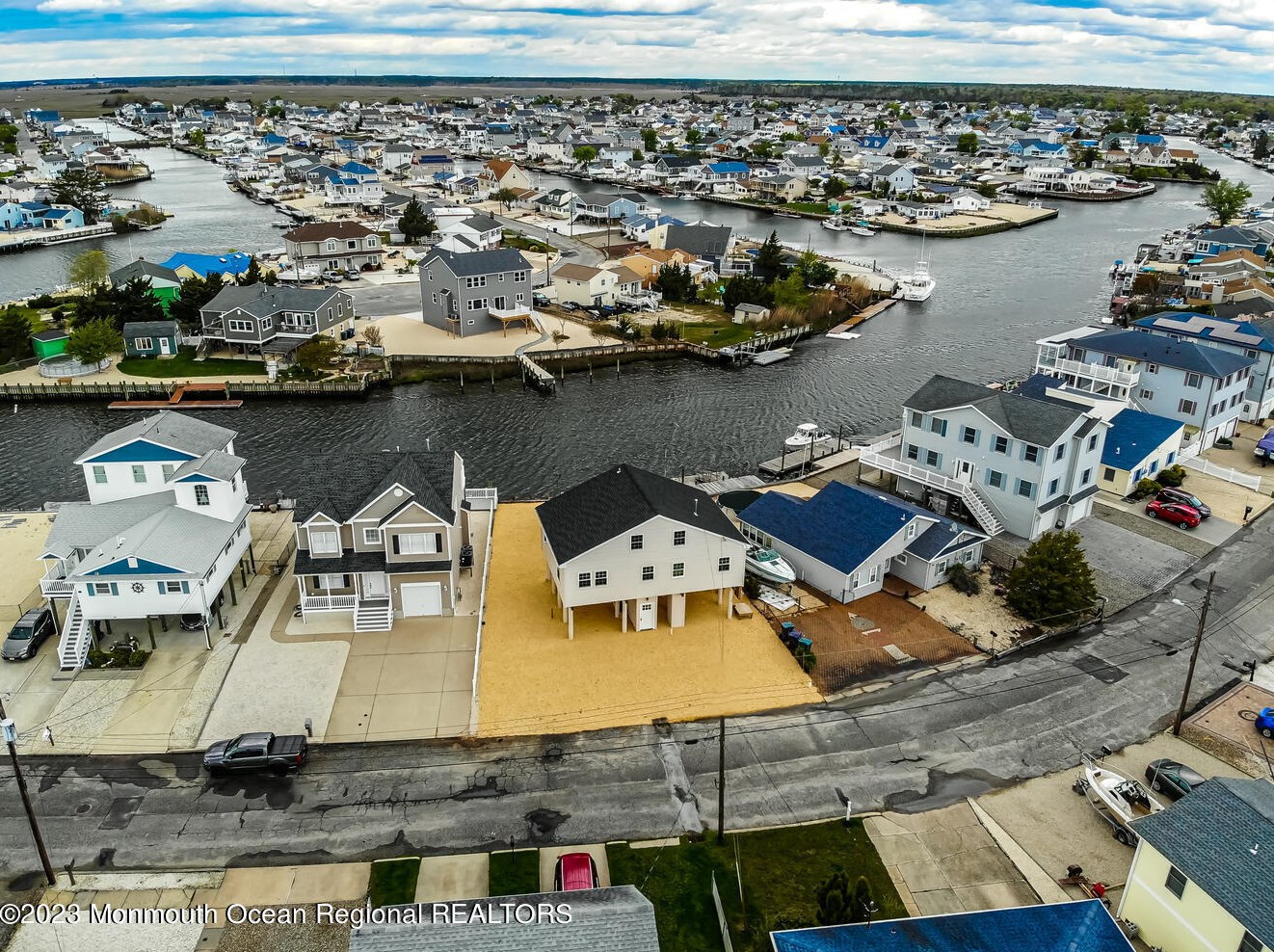 114 Binnacle Dr, Tuckerton NJ  08087-1502 exterior