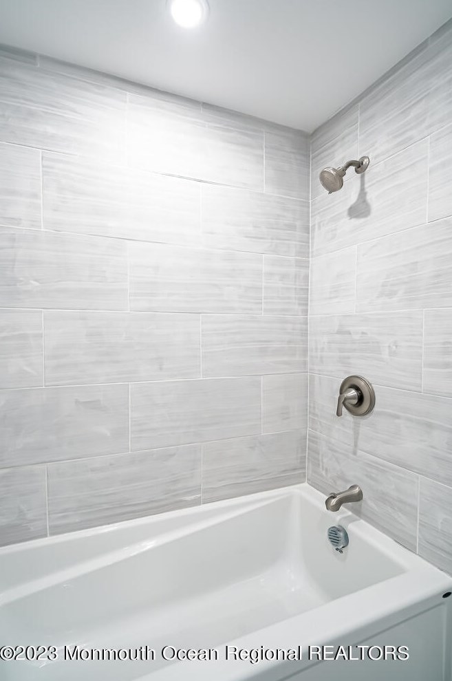 114 Binnacle Dr, Tuckerton NJ  08087-1502 exterior