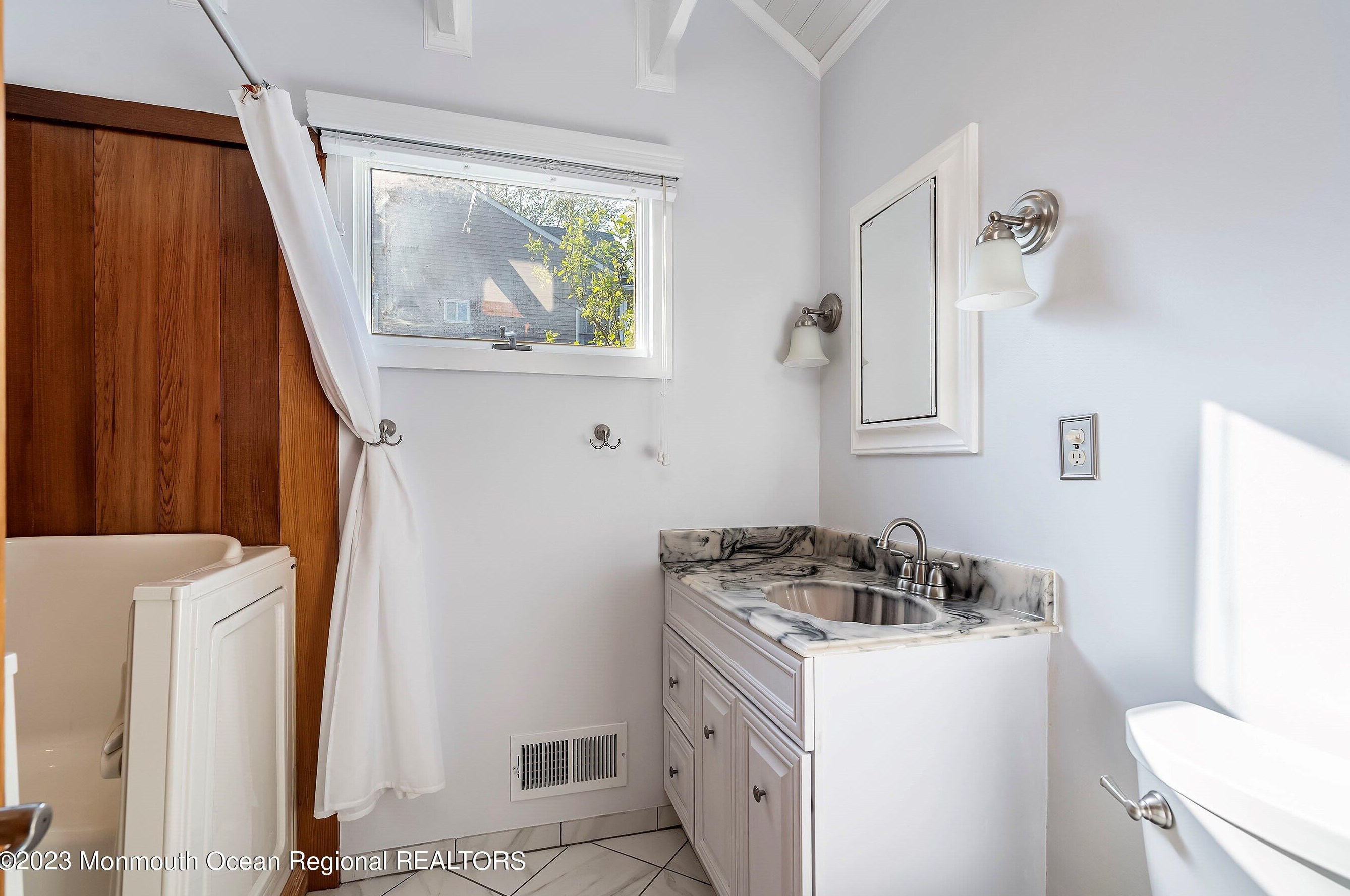 1212 Riviera Ave, Toms River NJ  08753-6948 exterior