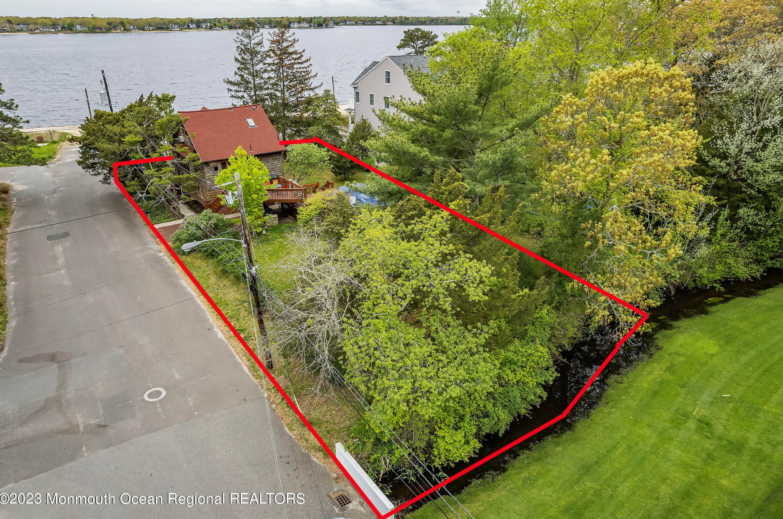 1212 Riviera Ave, Toms River NJ  08753-6948 exterior