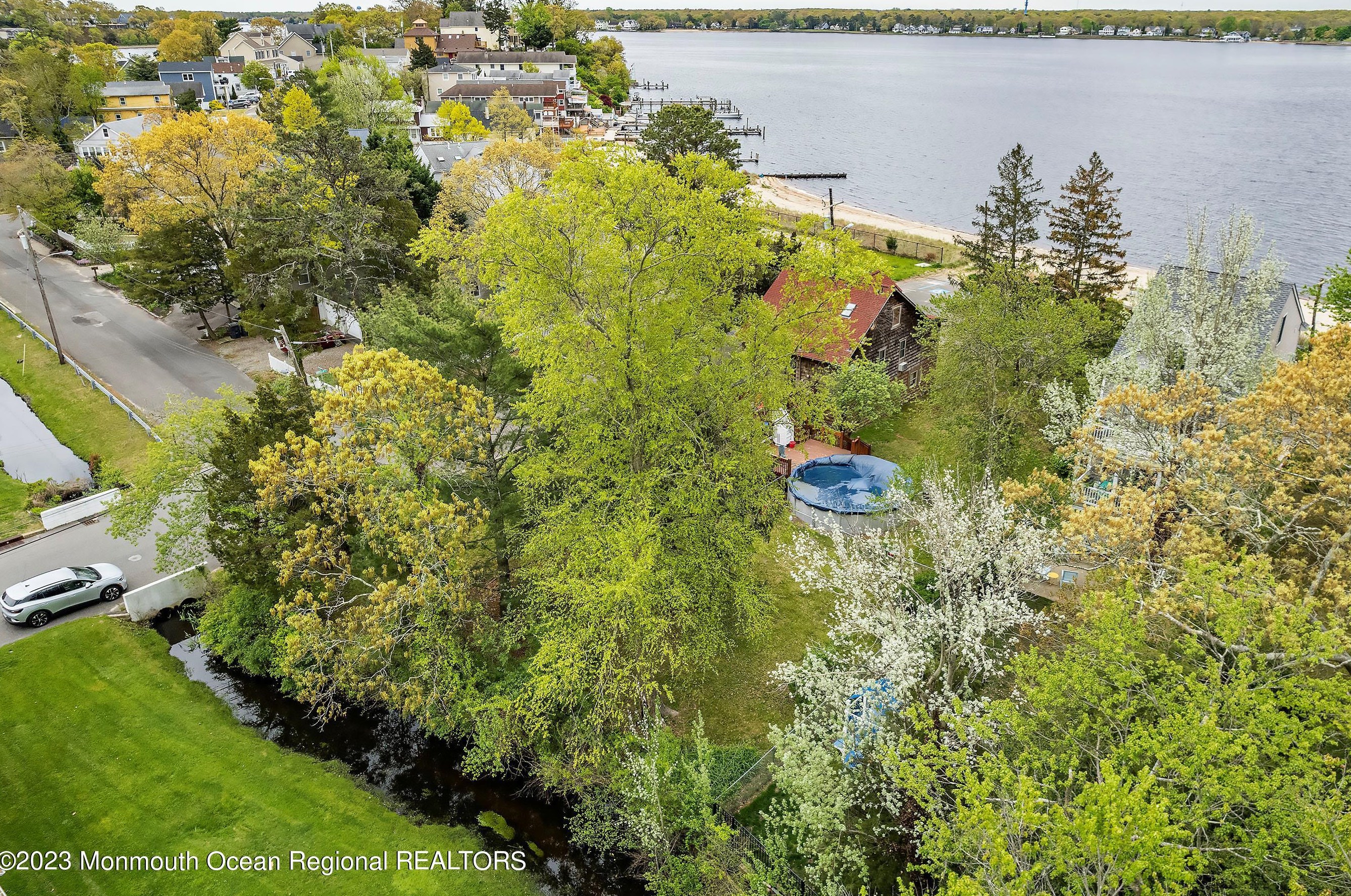 1212 Riviera Ave, Toms River NJ  08753-6948 exterior