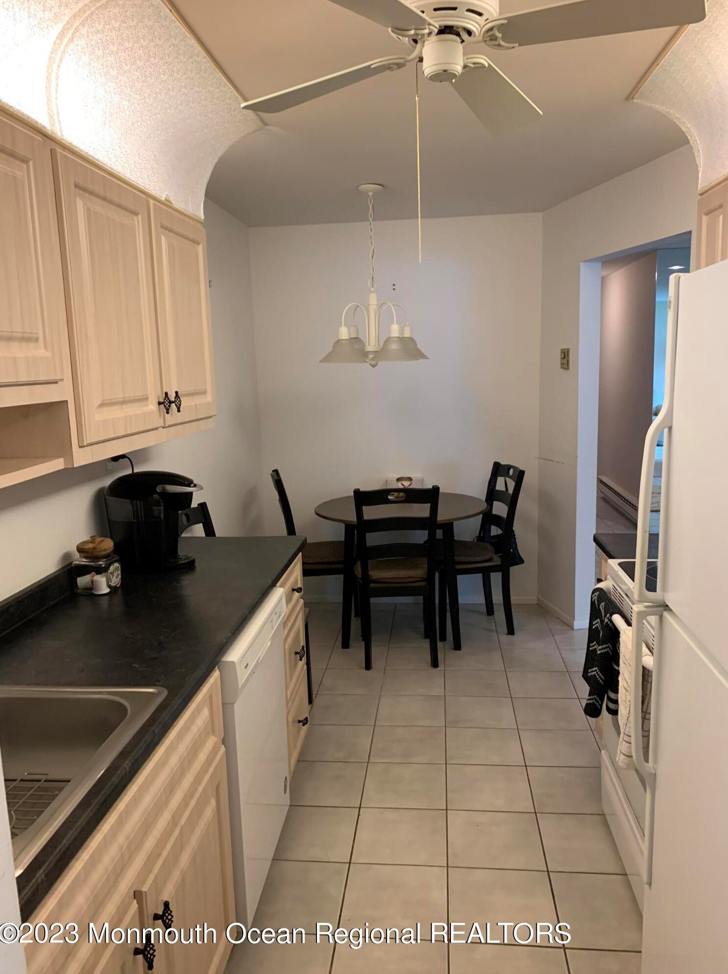 125 Amberly Dr Unit E, Millstone Township, NJ