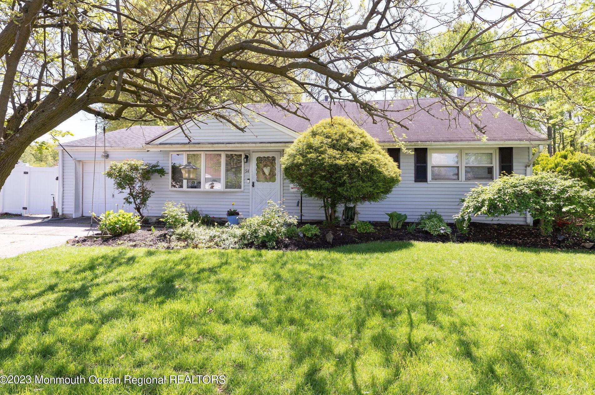 54 Appleton Dr, Hazlet, NJ 07730