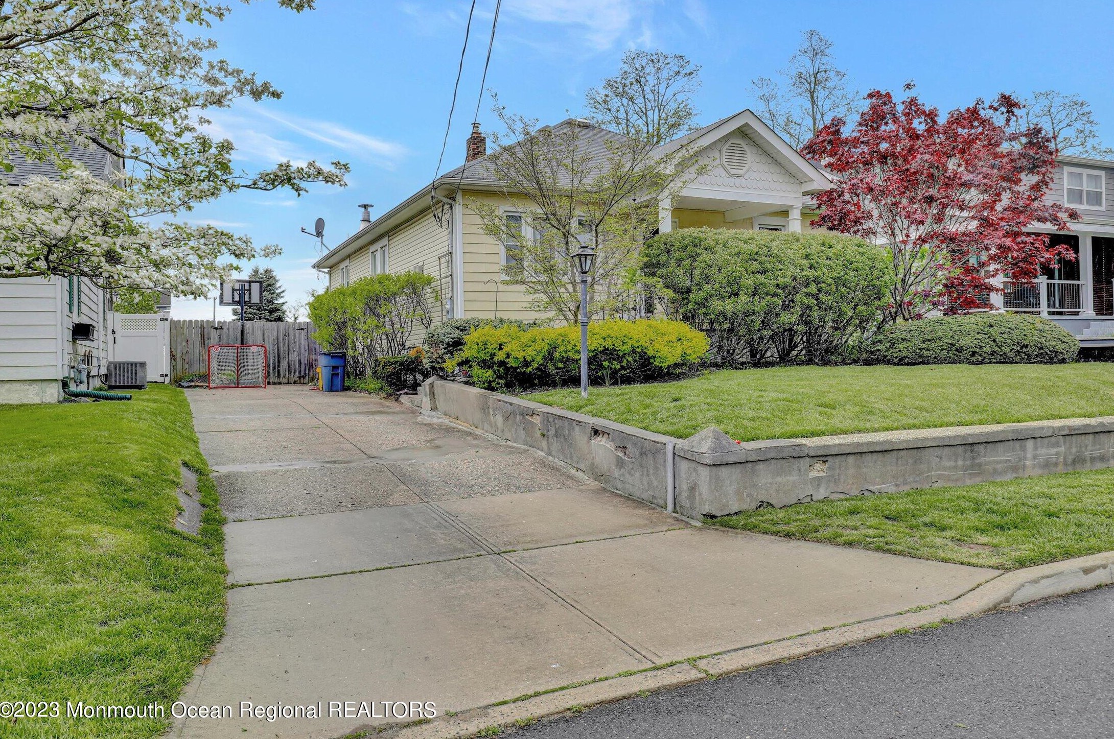 17 Locust Ave N, West Long Branch, NJ 07764