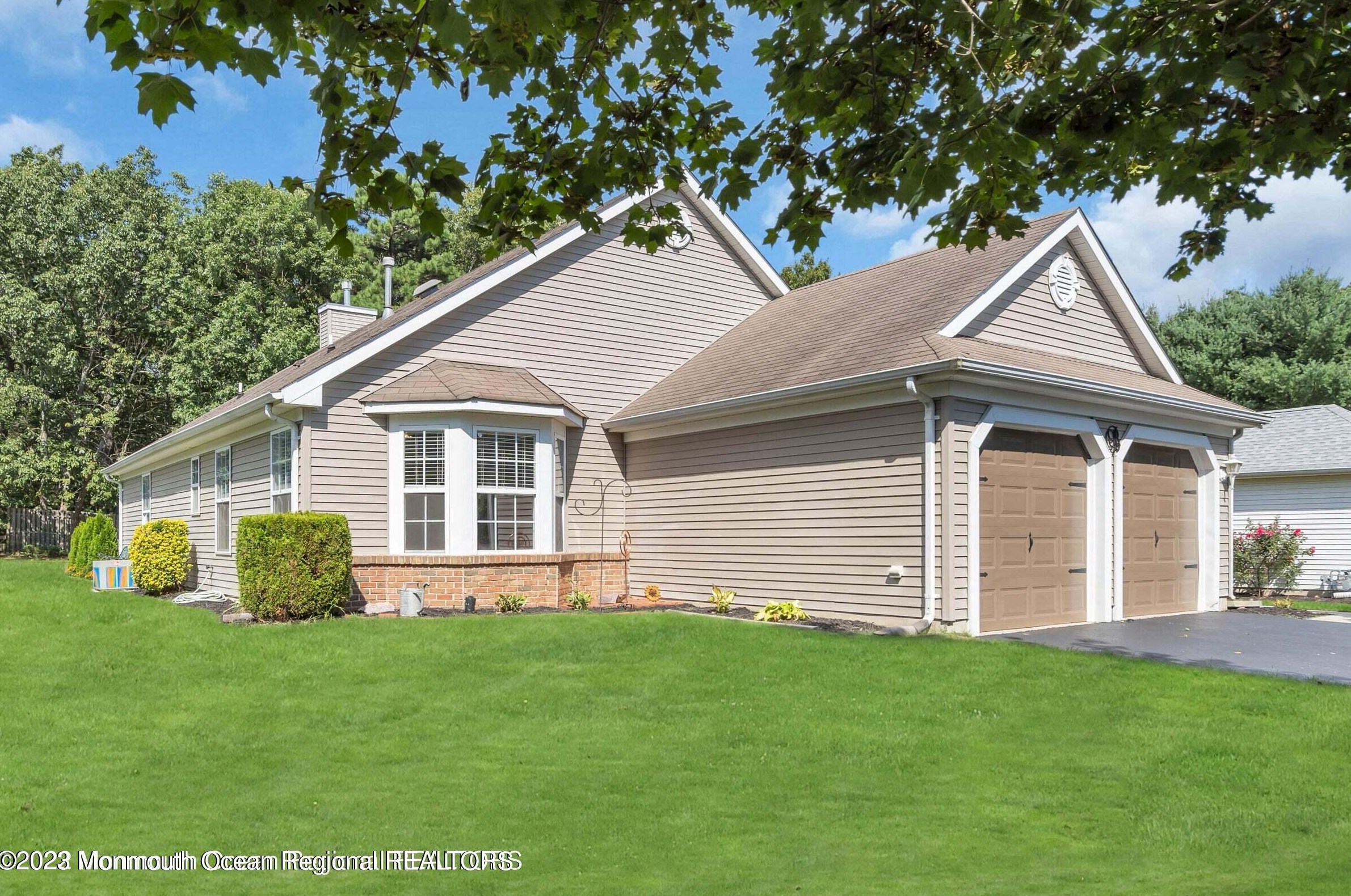 71 Skyline Dr, Lakewood, NJ 08701