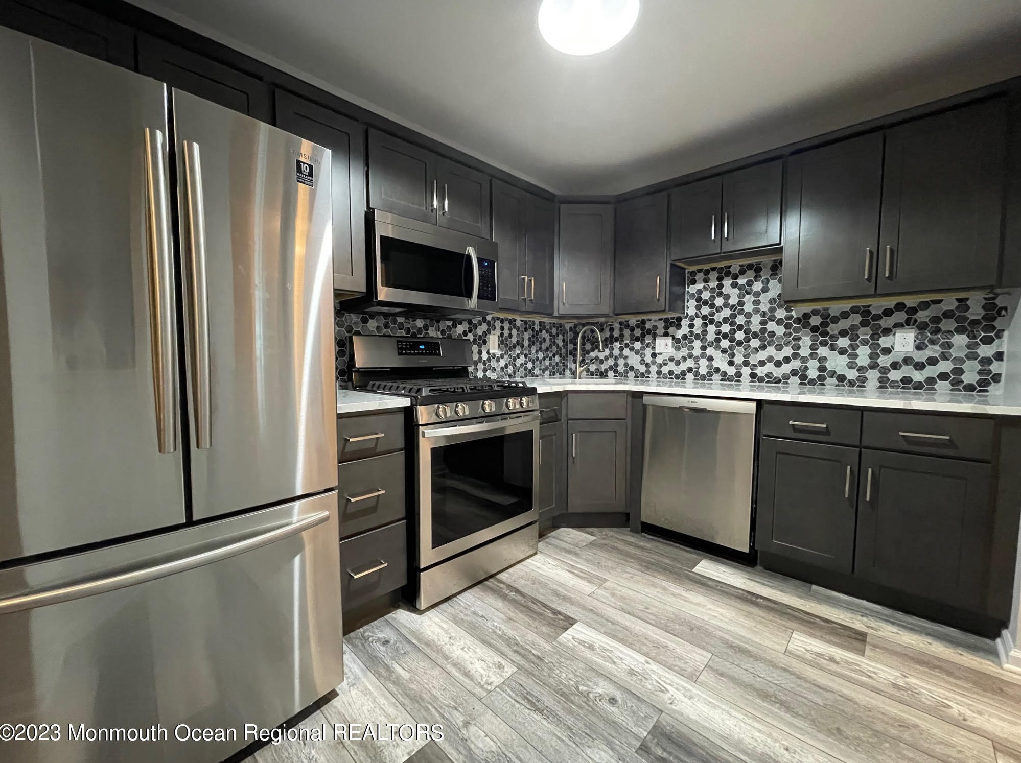 2605 Candlelight Ct, Helmetta, NJ 08828