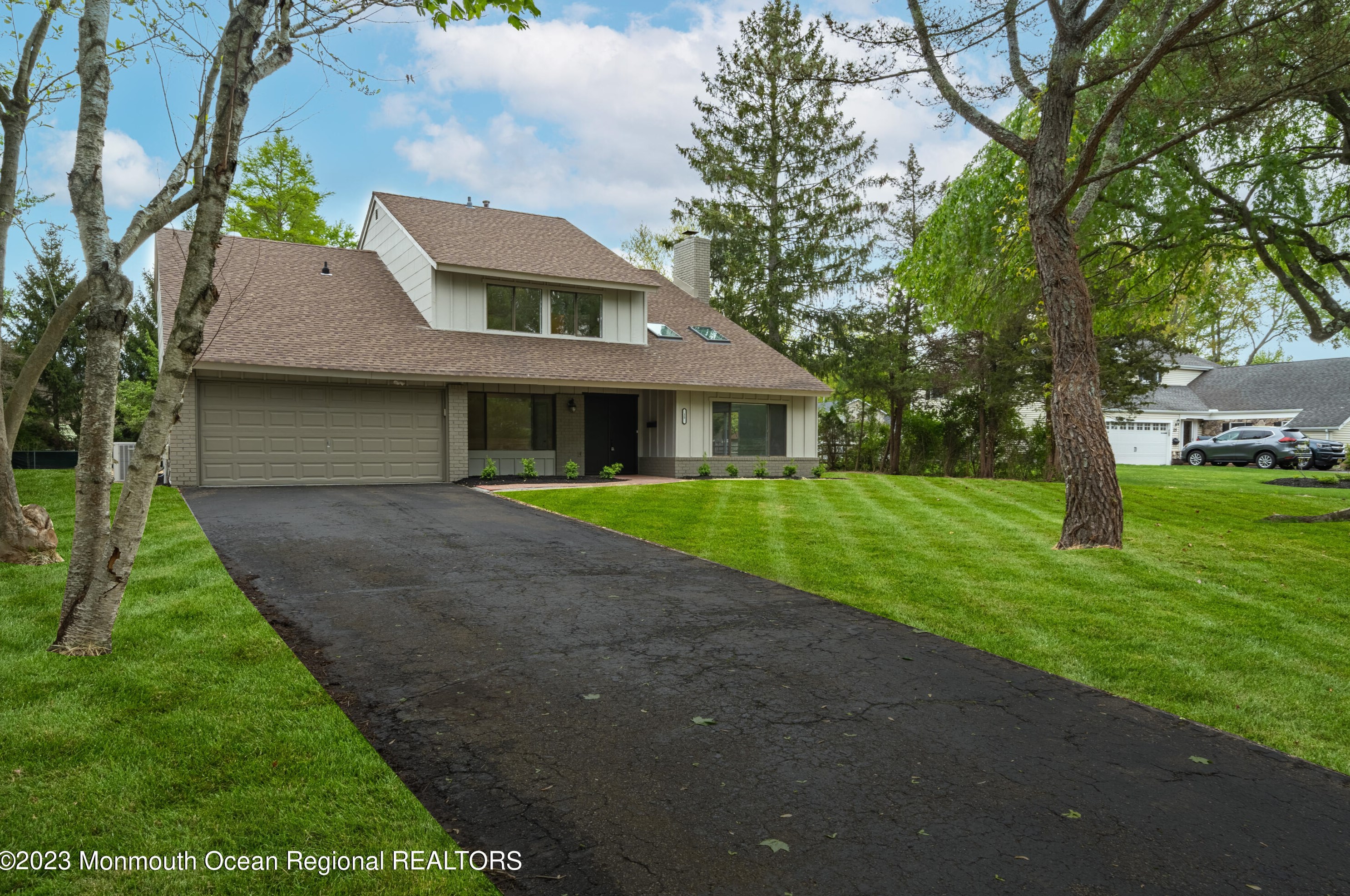 15 Tilton Dr, East Freehold, NJ 07728