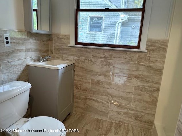 318 Anthony Ave, Toms River NJ  08753-7104 exterior