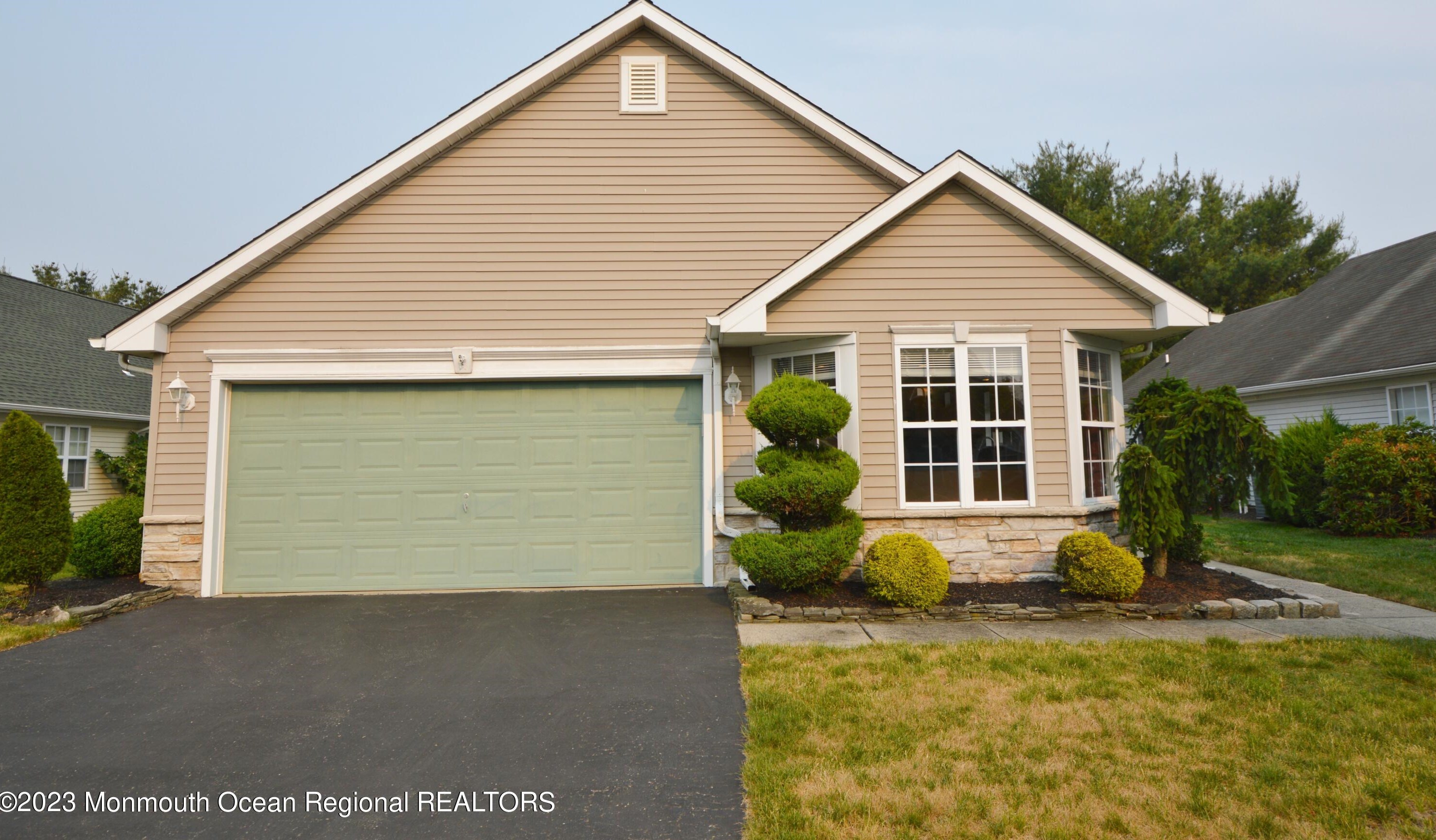 3189 Dillon Ln, Toms River, NJ 08755-2319