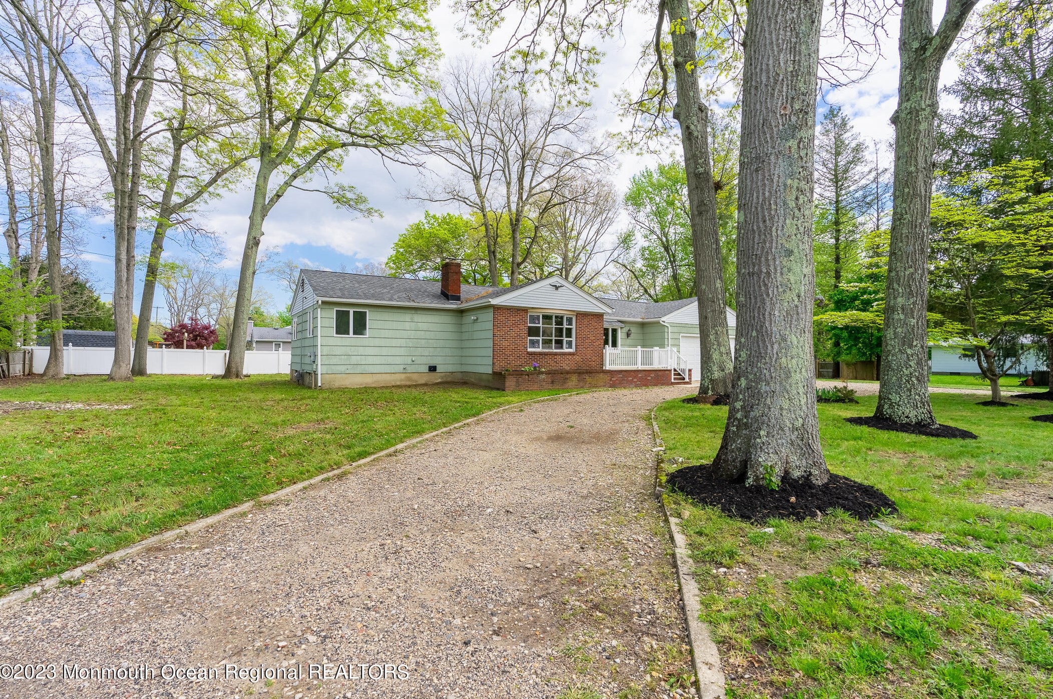 5 Cedar Ln, East Freehold, NJ 07728