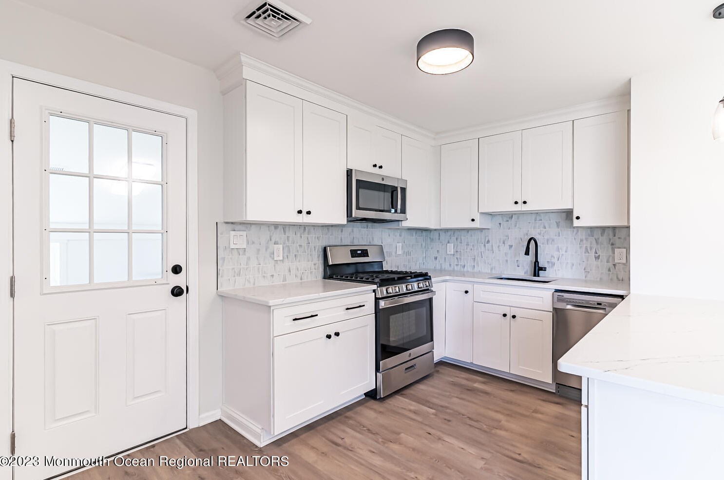 71 Admiral Dr, Tuckerton NJ  08087-2802 exterior