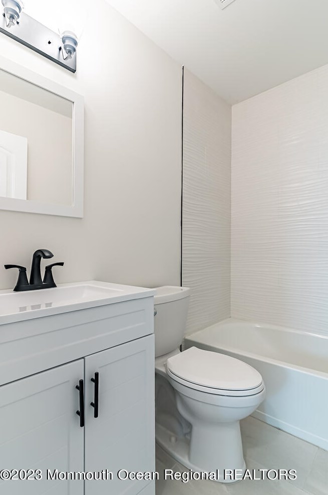 71 Admiral Dr, Tuckerton NJ  08087-2802 exterior