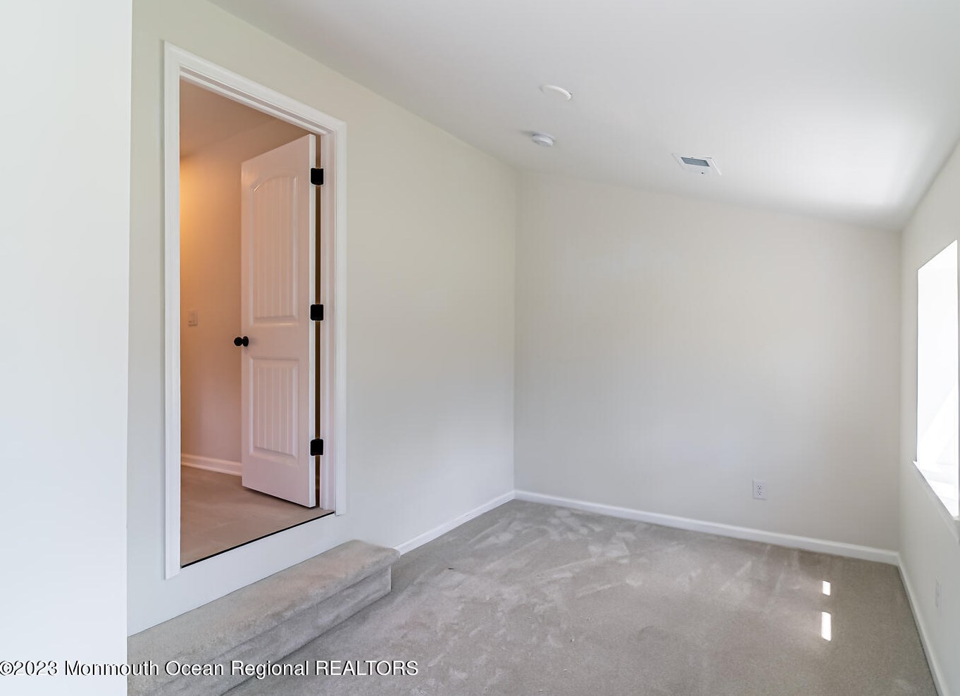 71 Admiral Dr, Tuckerton NJ  08087-2802 exterior