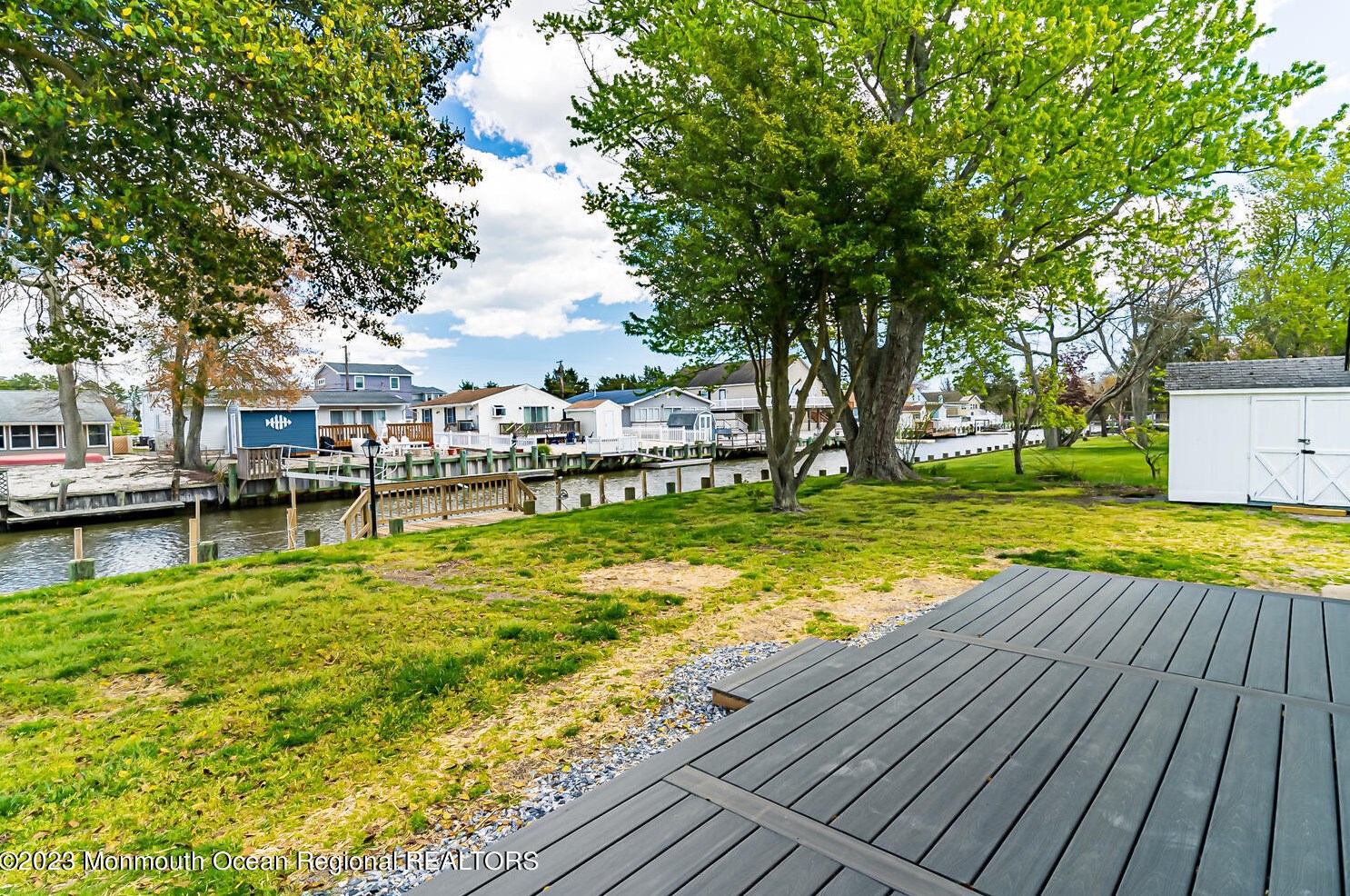 71 Admiral Dr, Tuckerton NJ  08087-2802 exterior