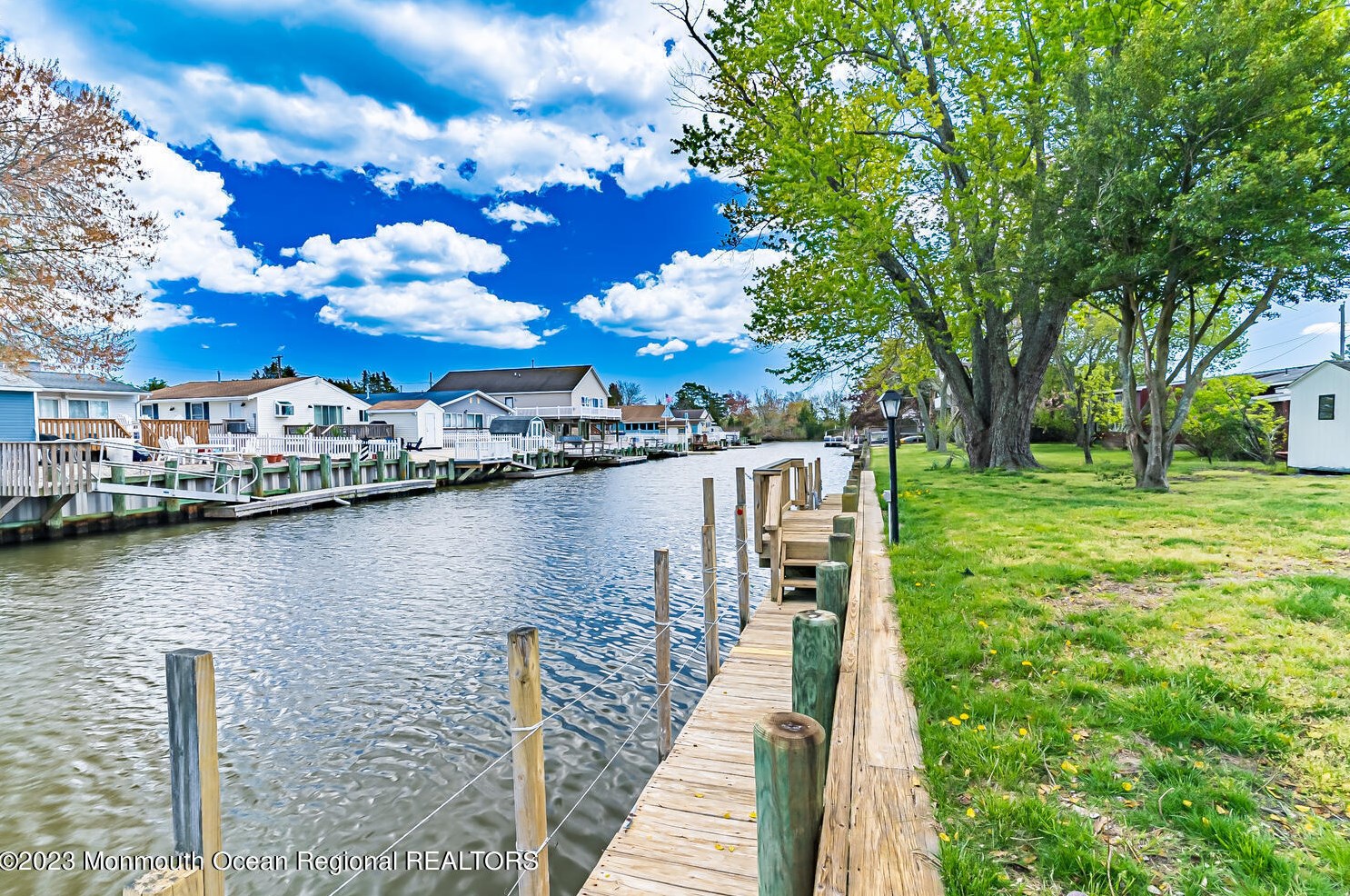 71 Admiral Dr, Tuckerton NJ  08087-2802 exterior