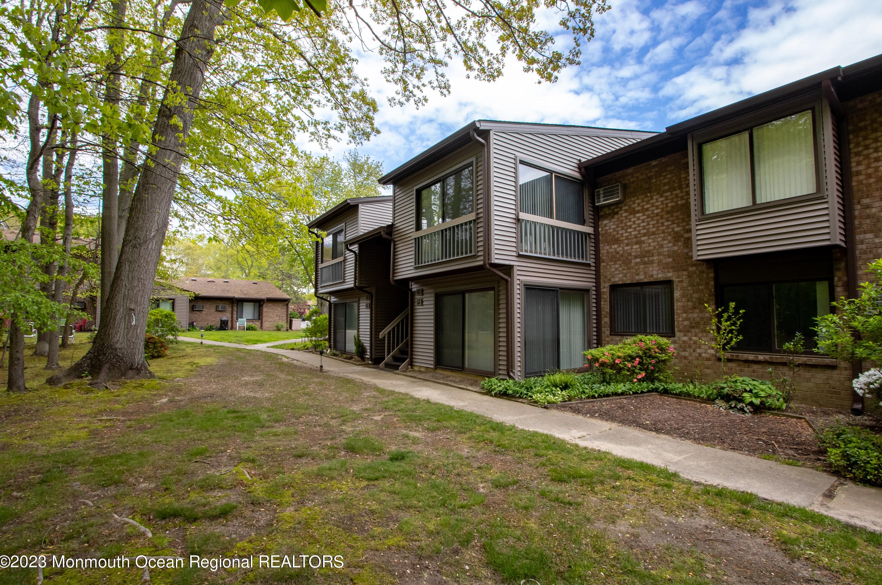 53 Lexington Ct, Tinton Falls, NJ 07701