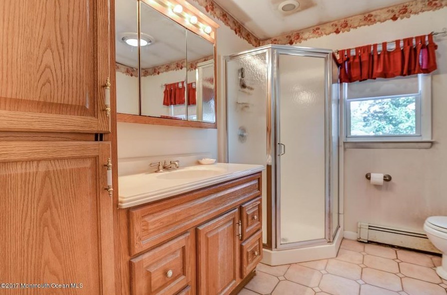 455 Harnell Ave, Oakhurst, NJ 07755