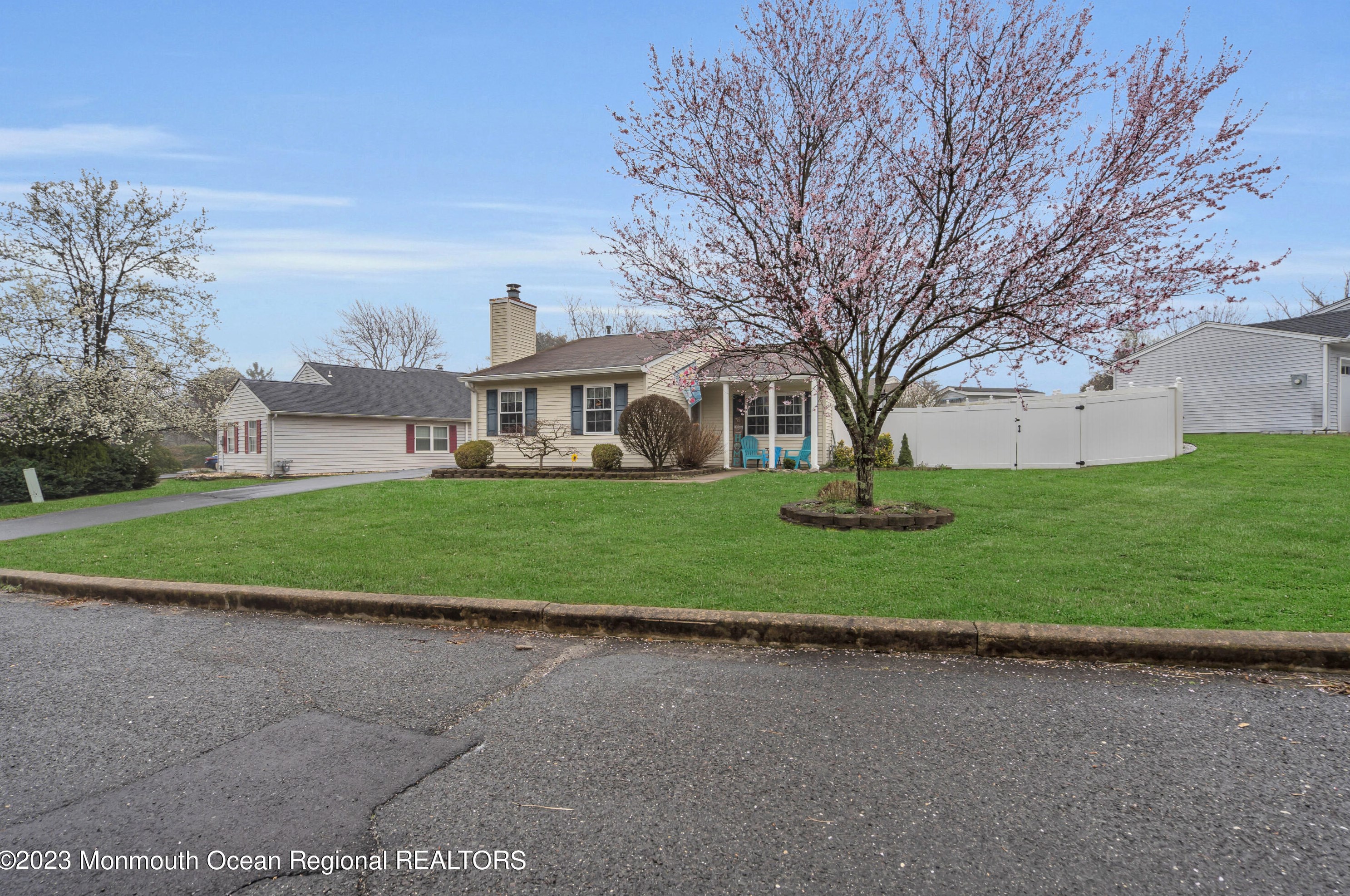 40 Pilgrim Ave, Wall Township, NJ 07753-7825