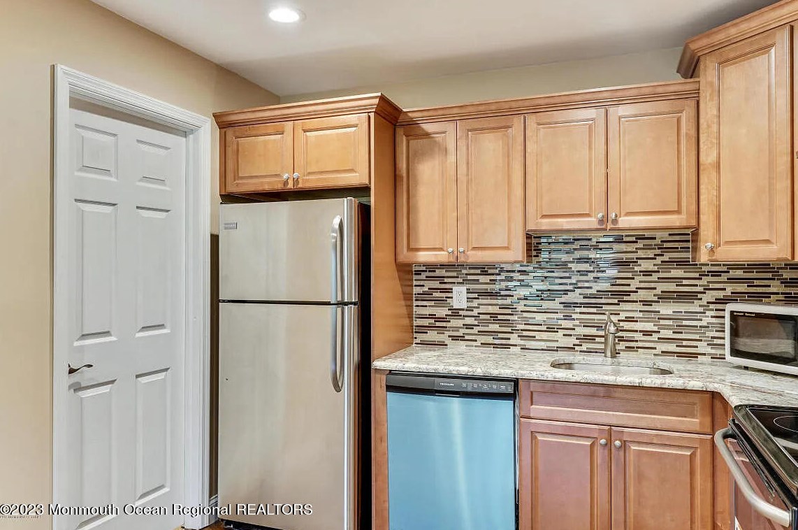 116 Amberly Dr #a, Millstone Township, NJ