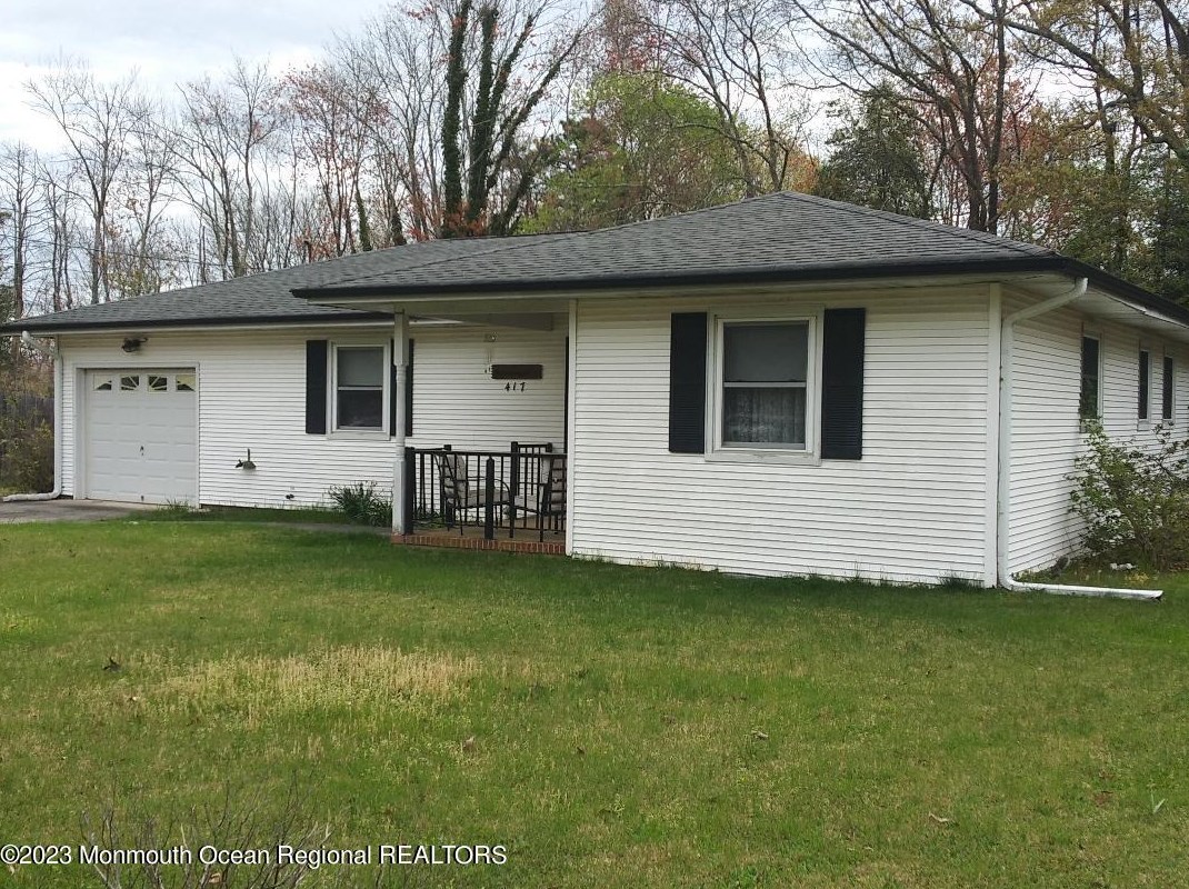 417 Glenwood Dr, Lacey, NJ 08731