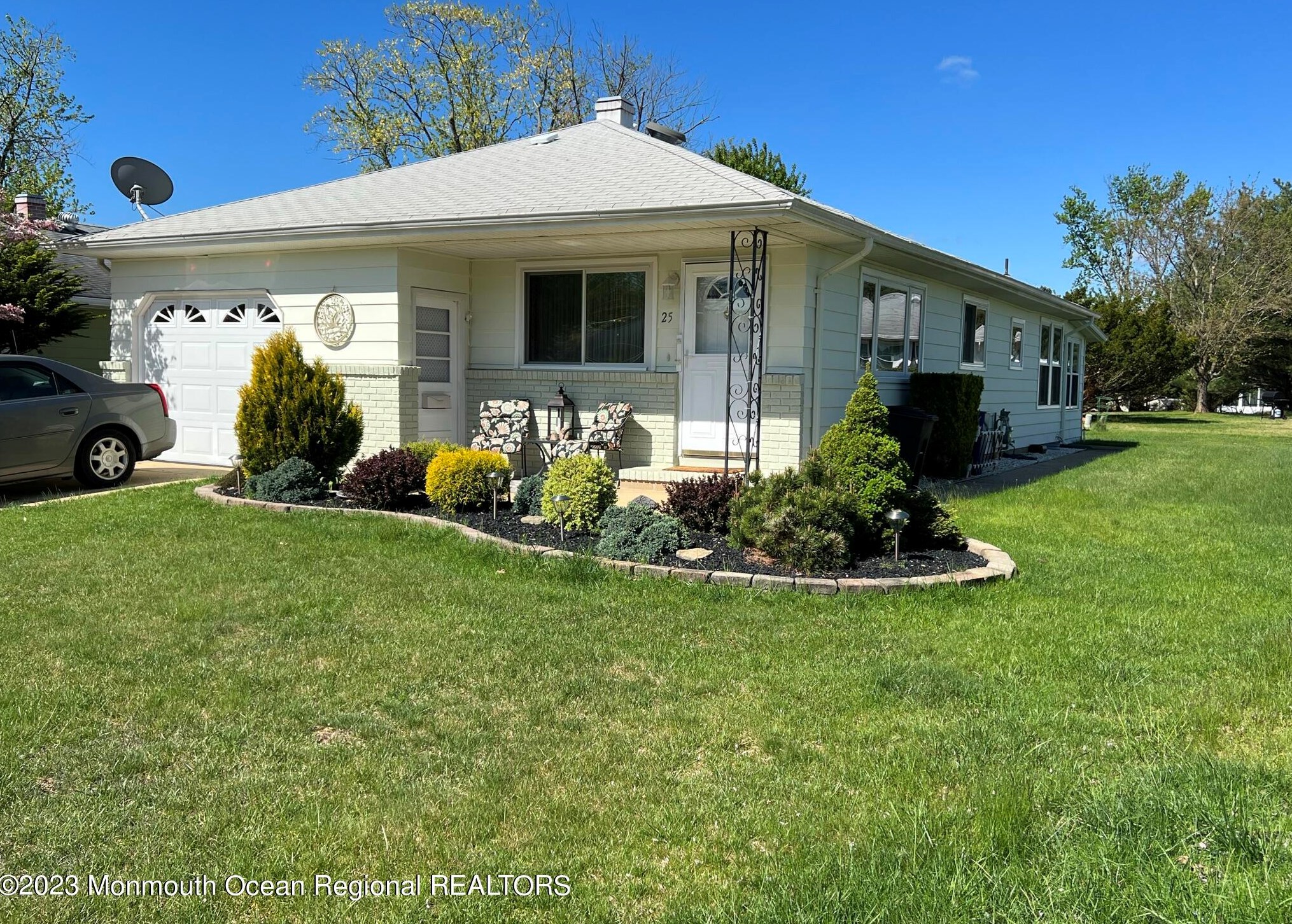 25 Guadeloupe Dr, Toms River, NJ 08757