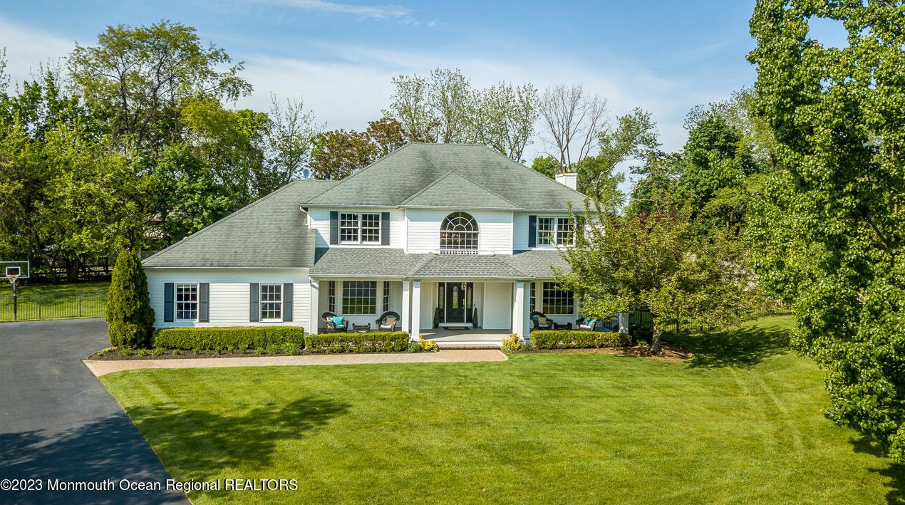 9 Linda Ln, Tinton Falls, NJ 07724