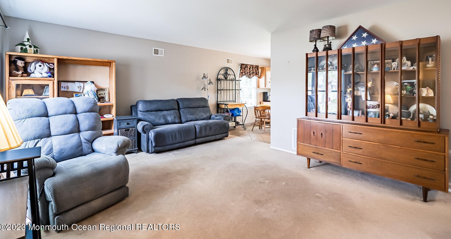 308 Lexington Dr, Tuckerton NJ  08087-1322 exterior