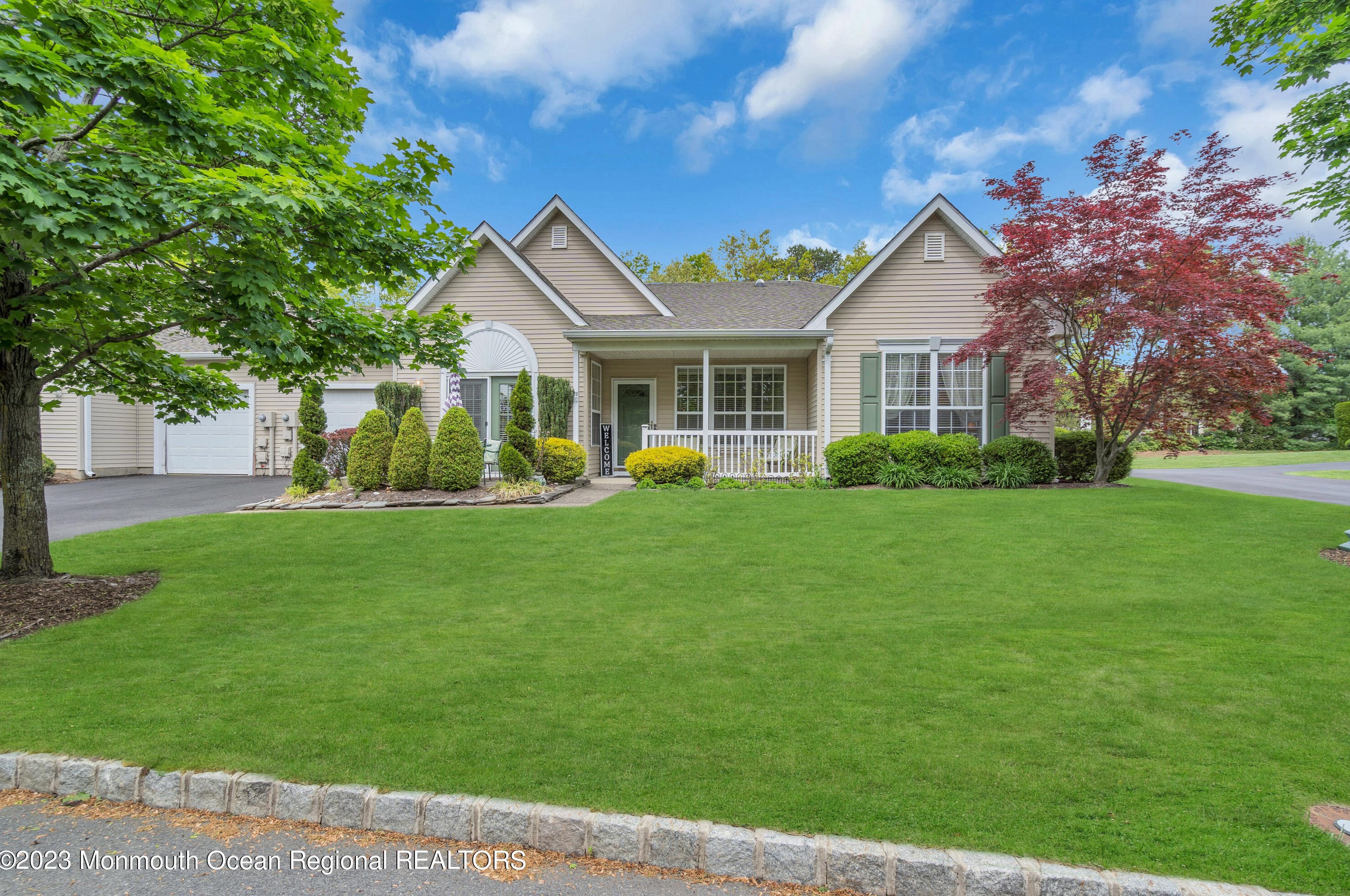 20 Sunnybrook Ln #1002, Lakewood, NJ 08701