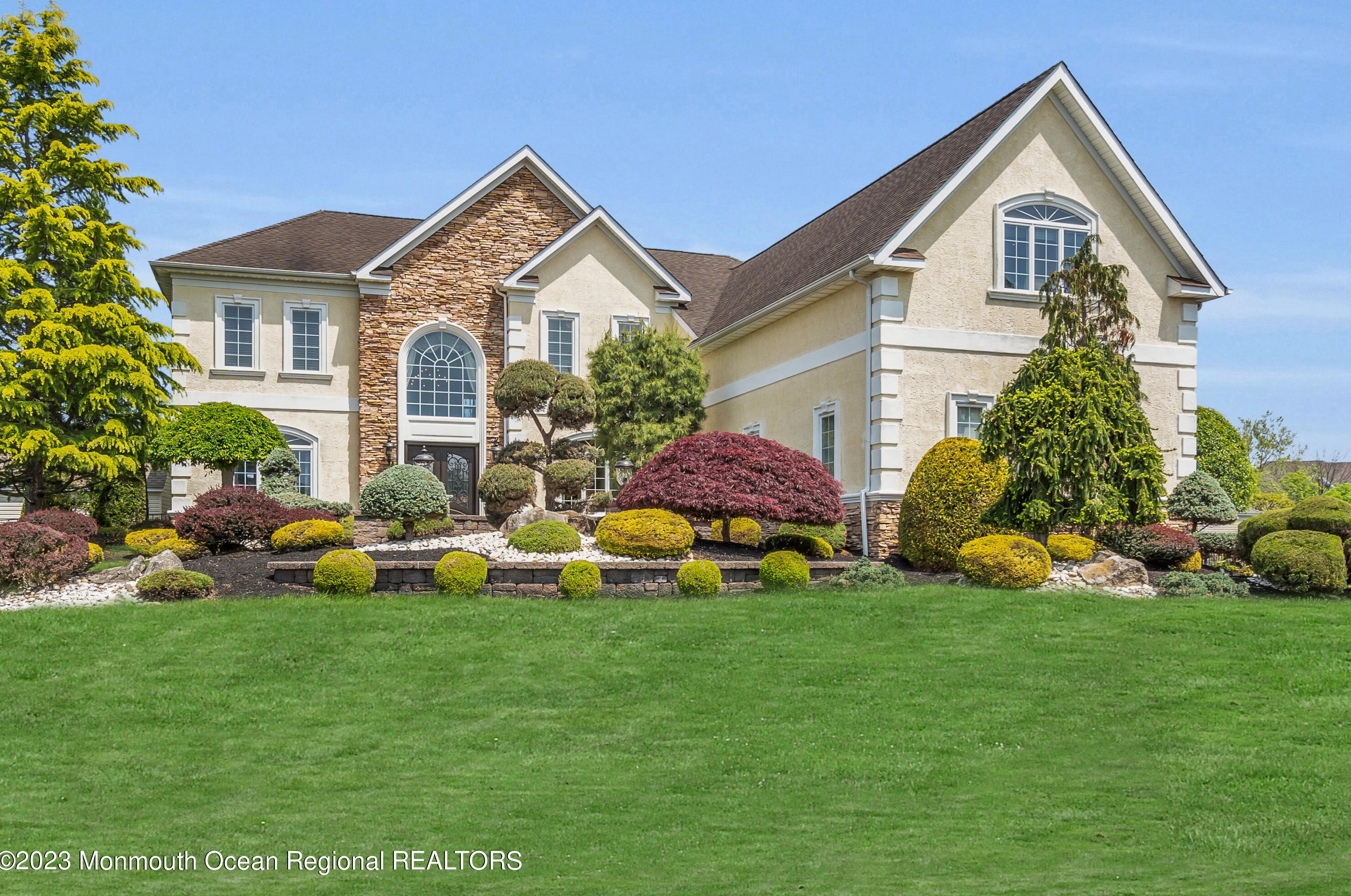 7 Courtney Ct, East Freehold, NJ 07728