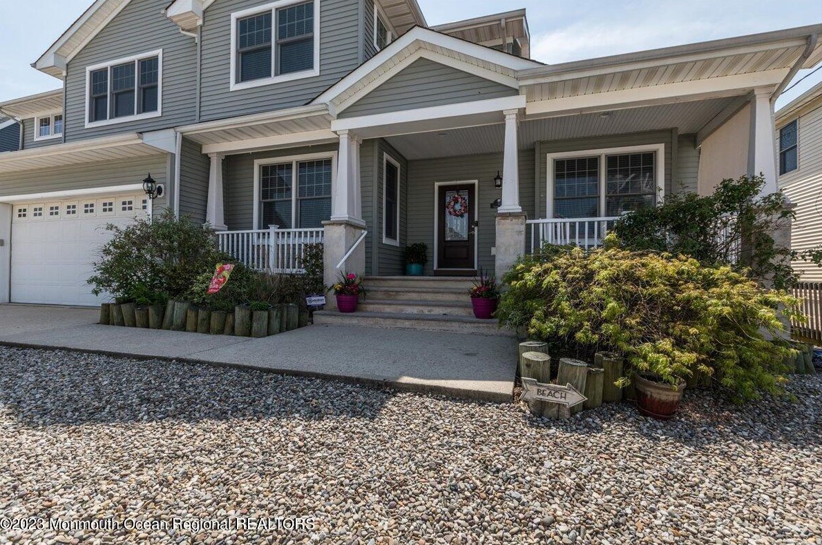 51 Vanard Dr, Bricktown, NJ 08723