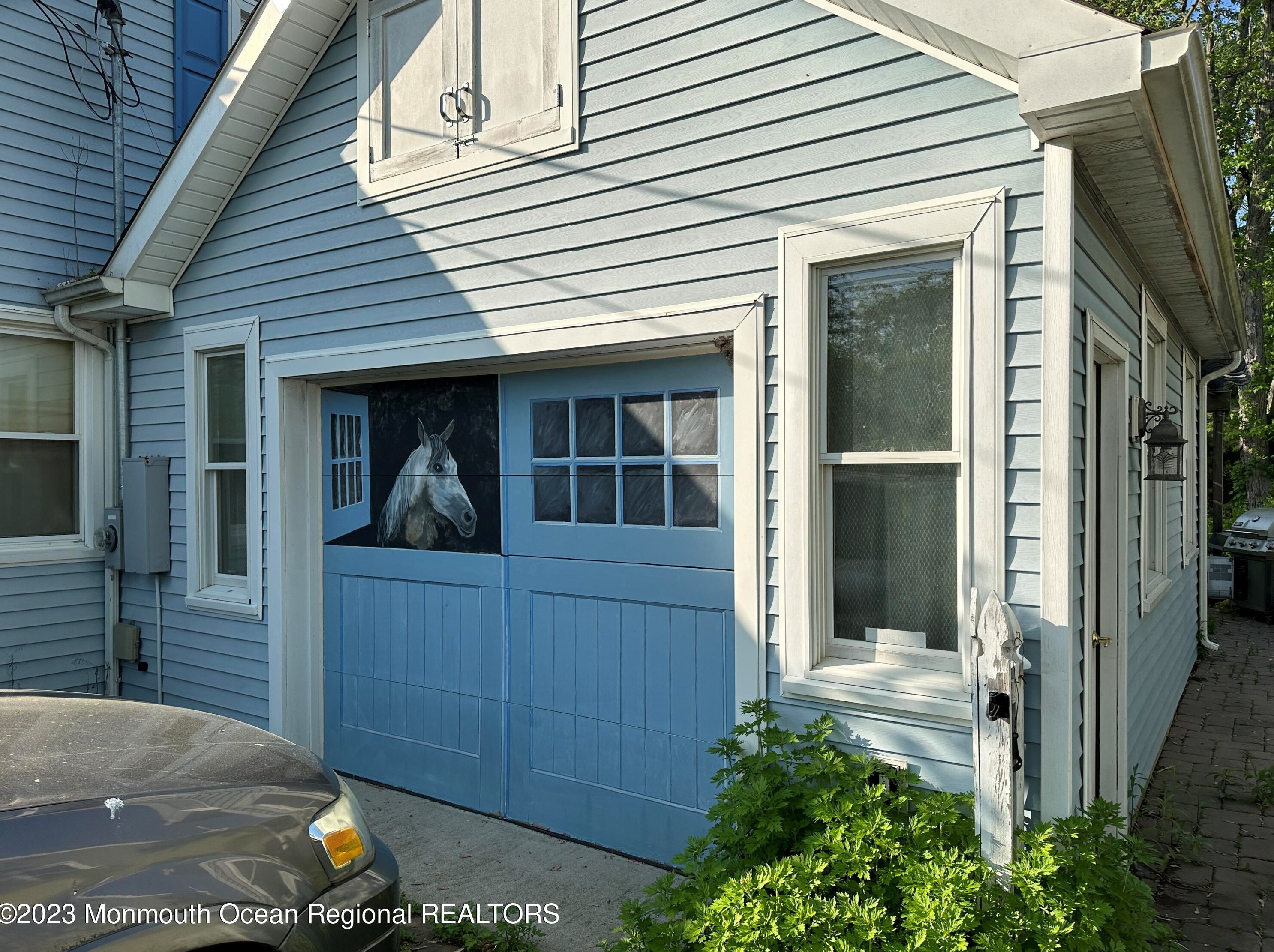 33 New Brunswick Ave, Matawan, NJ 07747-3322
