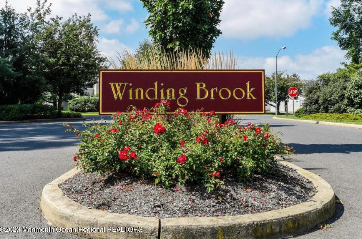 23 Beverly Ct, Tinton Falls, NJ 07724