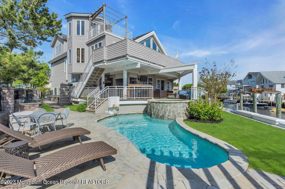 15 Captains Ct, Wall Township, NJ 08736