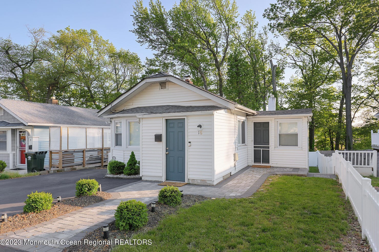 16 Middlesex Blvd, Keyport, NJ 07735