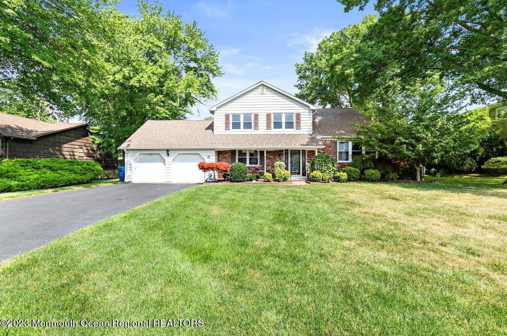 19 Kimberly Dr, Tinton Falls, NJ 07712