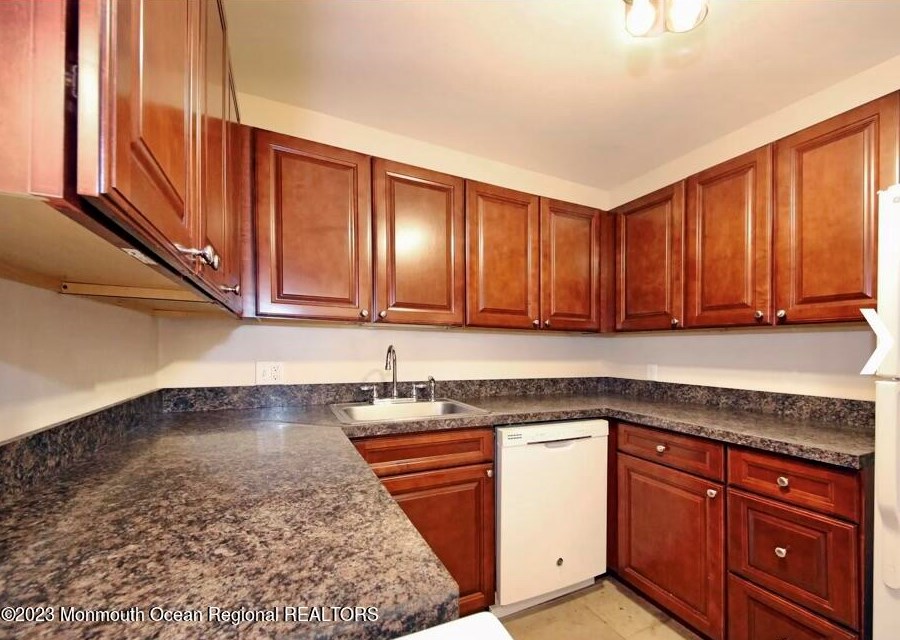 330 Shore Dr #b3, Monmouth Hills, NJ 07732