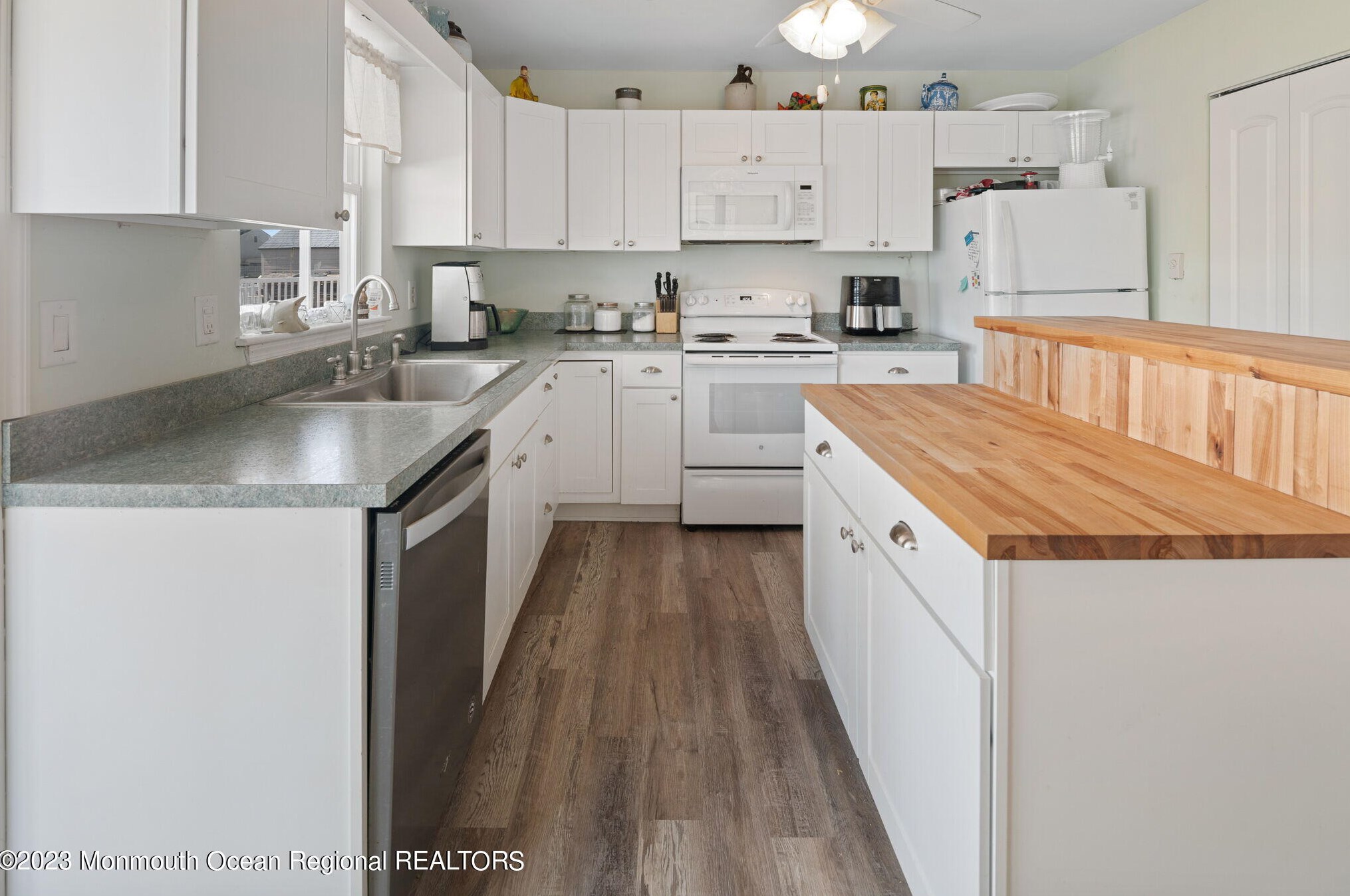 1369 Radio Rd, Tuckerton NJ  08087-1009 exterior