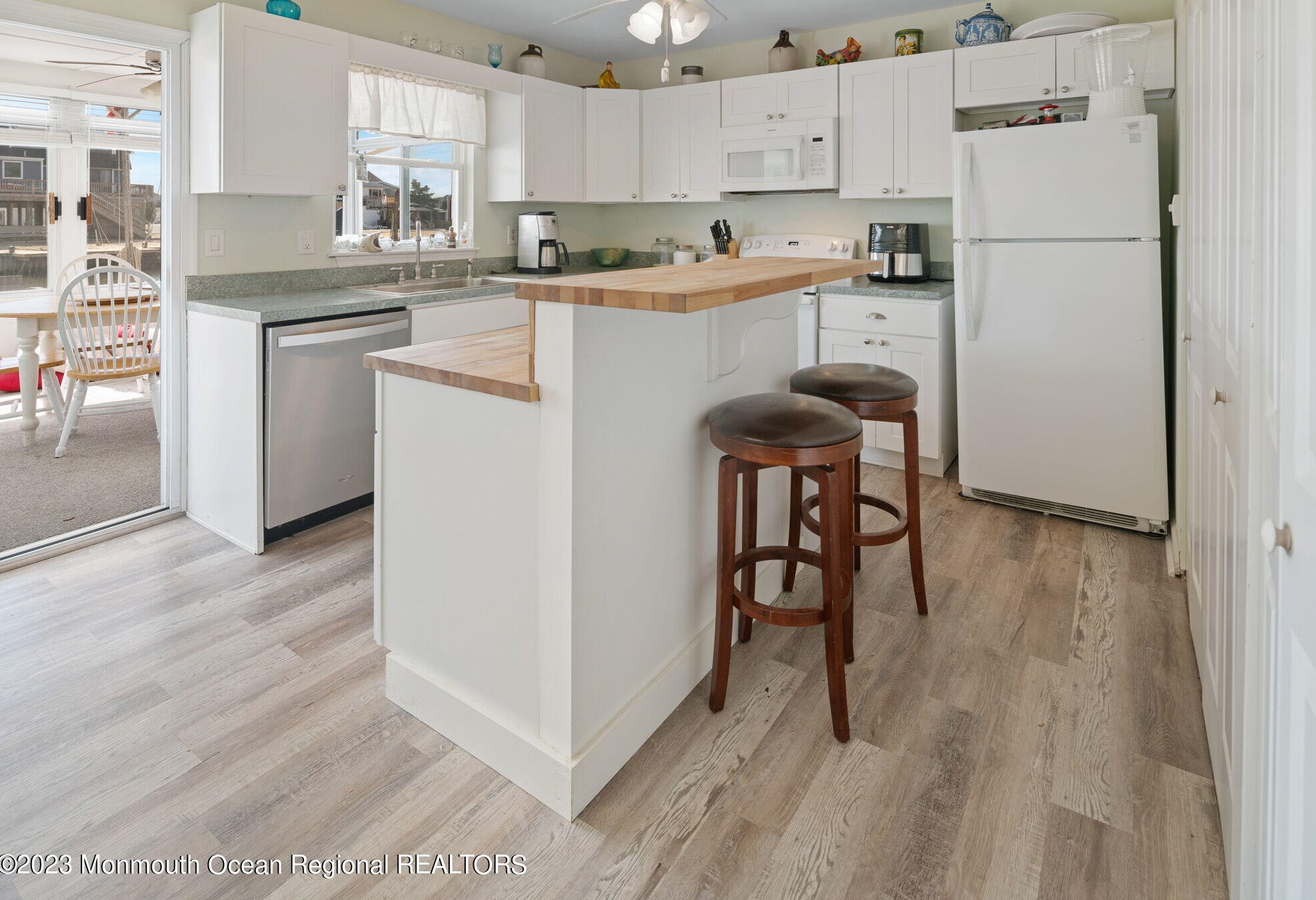 1369 Radio Rd, Tuckerton NJ  08087-1009 exterior