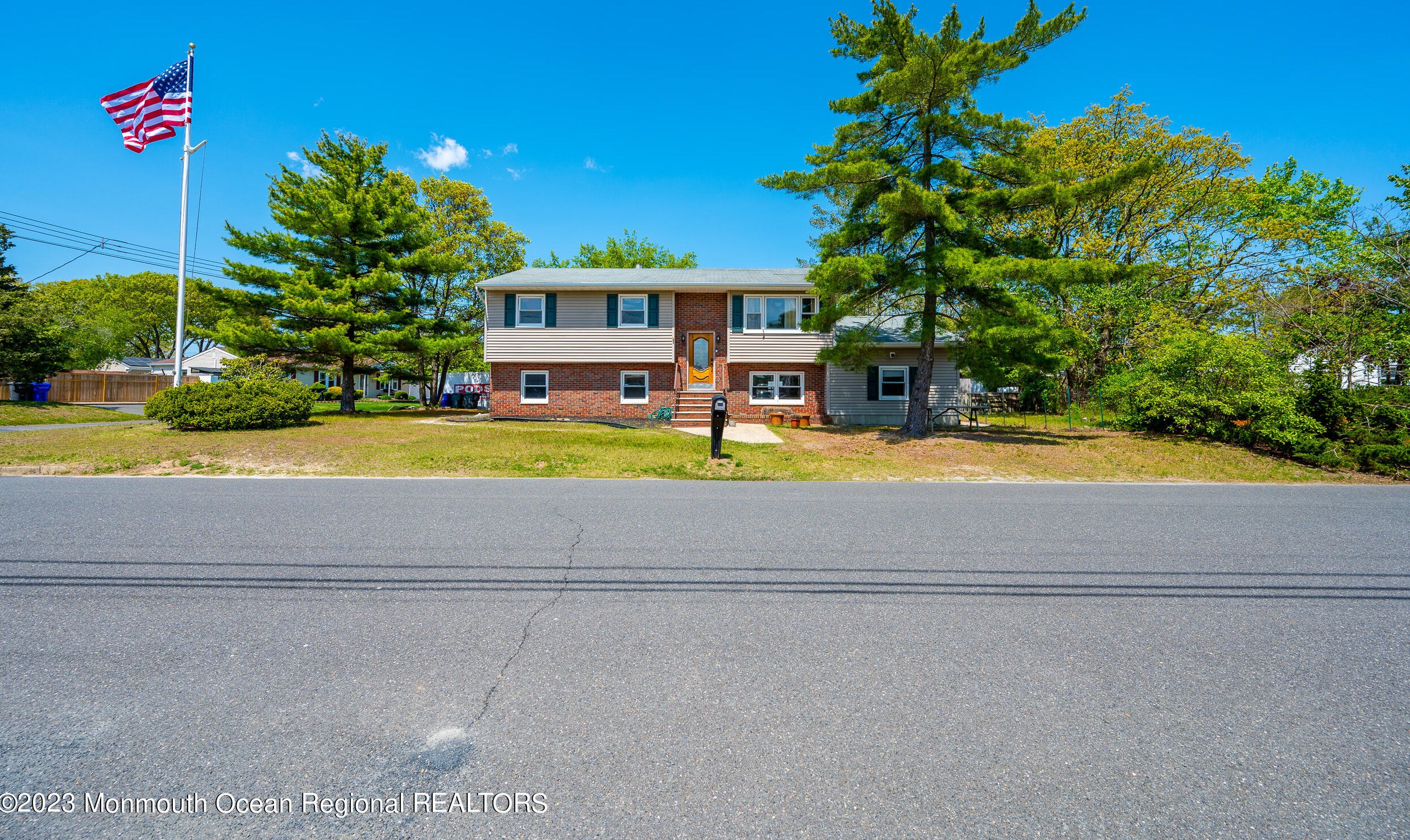 72 Tunes Brook Dr, Bricktown, NJ 08723