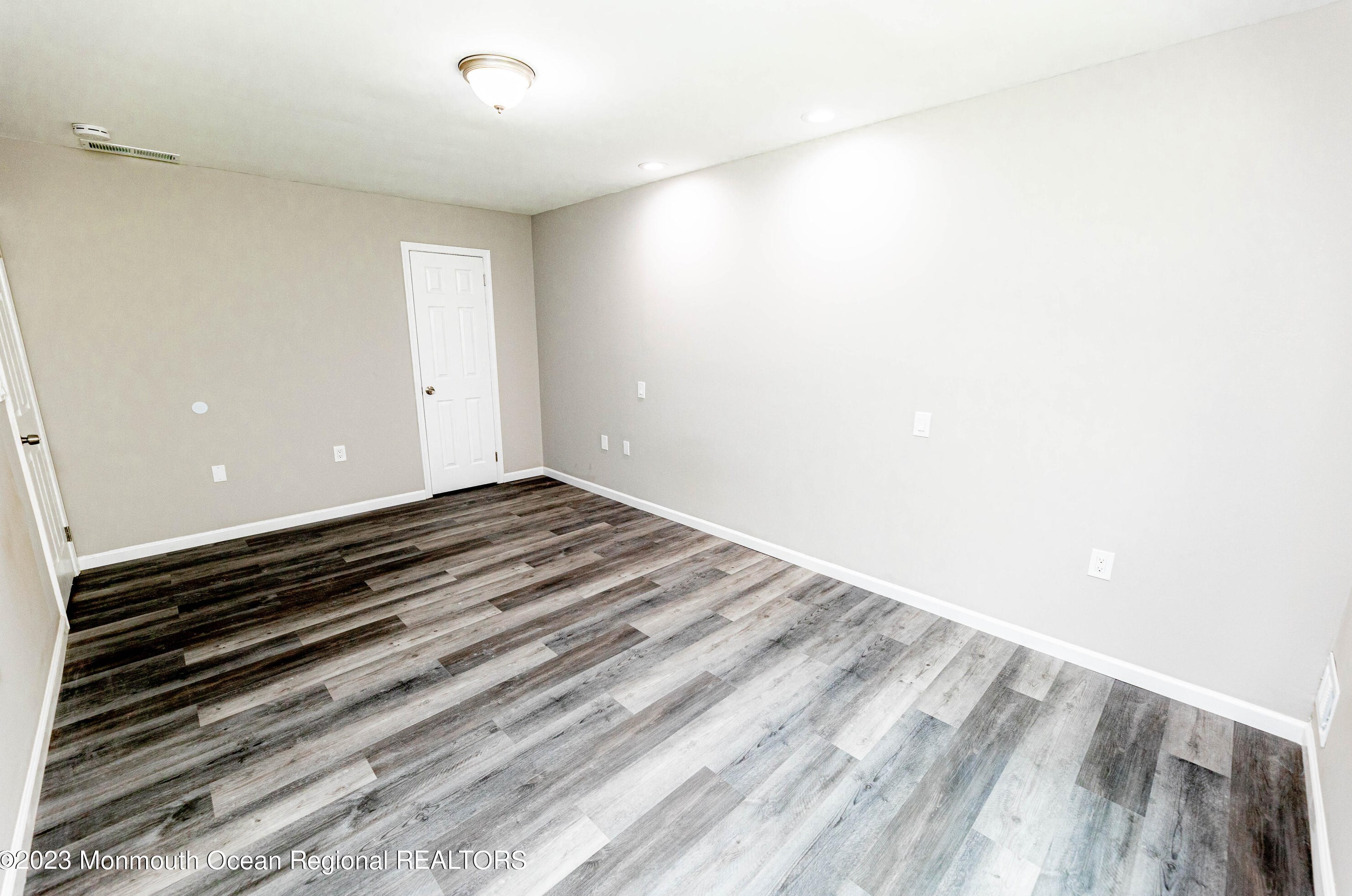 606 Wellington Pl, Matawan NJ 07747-1922 exterior