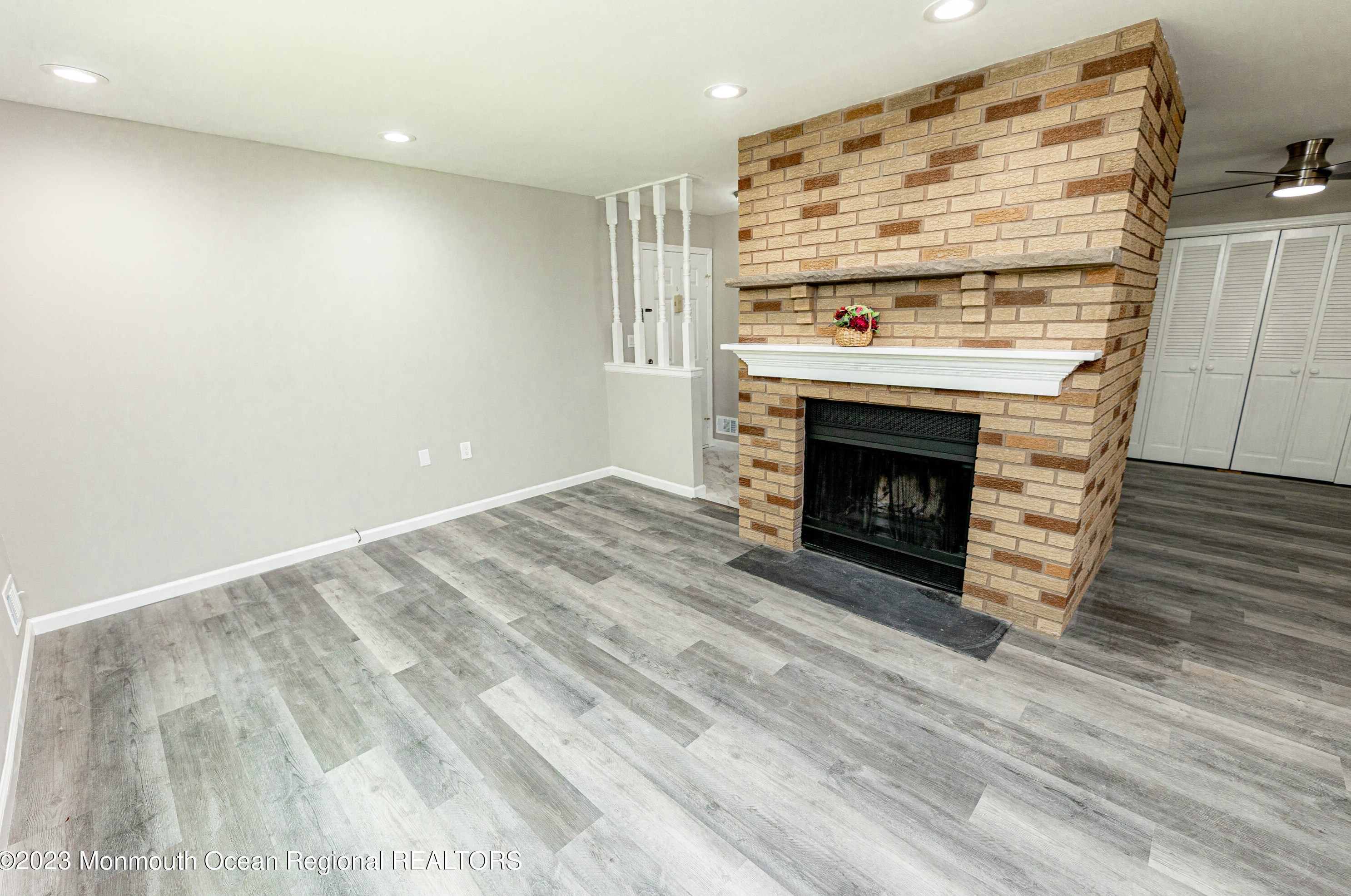 606 Wellington Pl, Matawan NJ 07747-1922 exterior