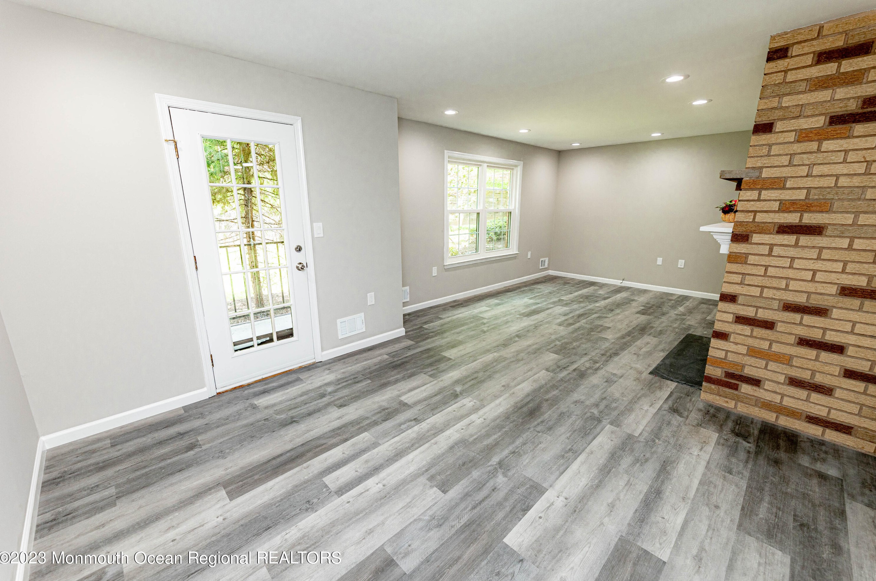 606 Wellington Pl, Matawan NJ 07747-1922 exterior