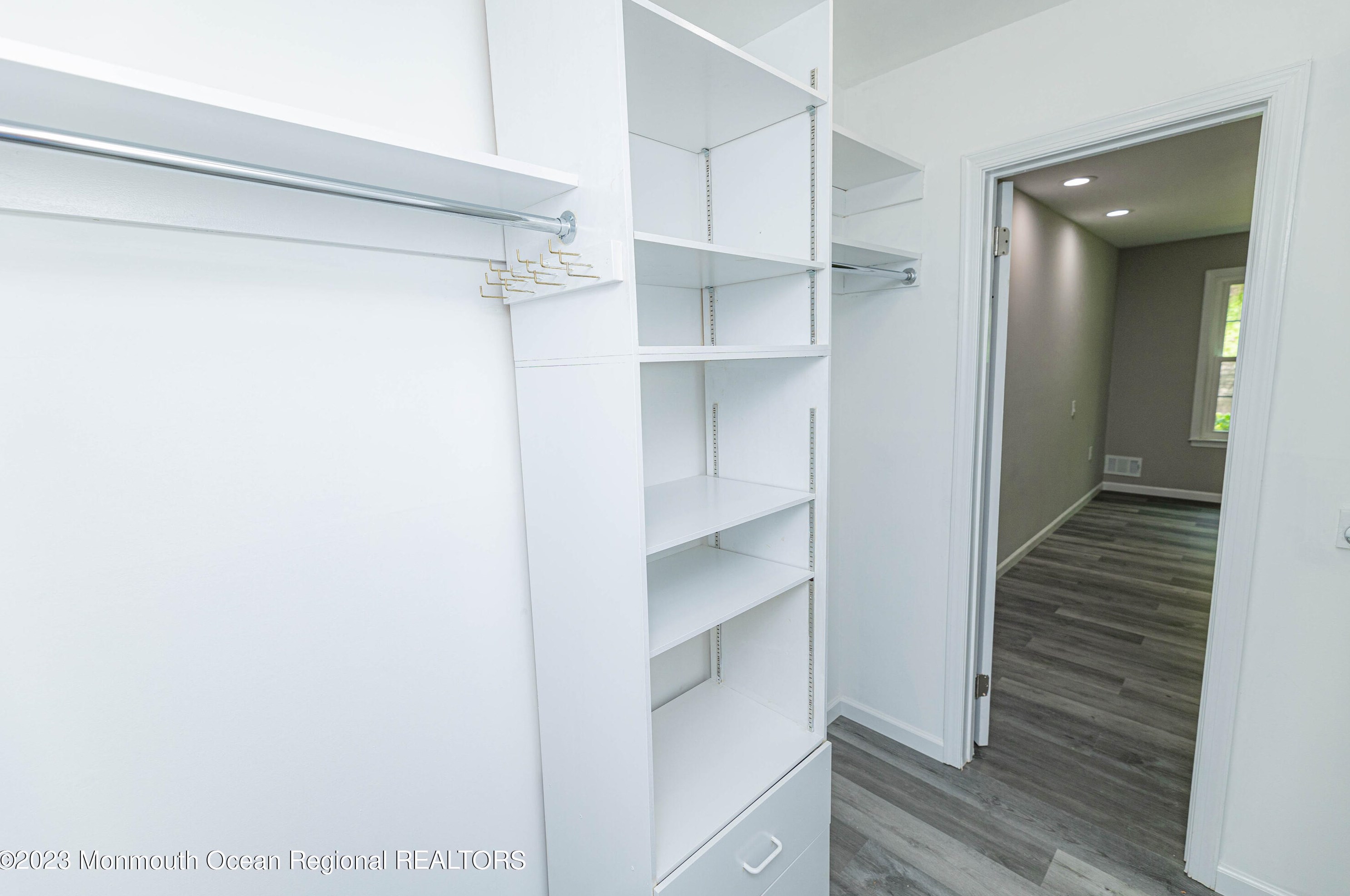 606 Wellington Pl, Matawan NJ 07747-1922 exterior